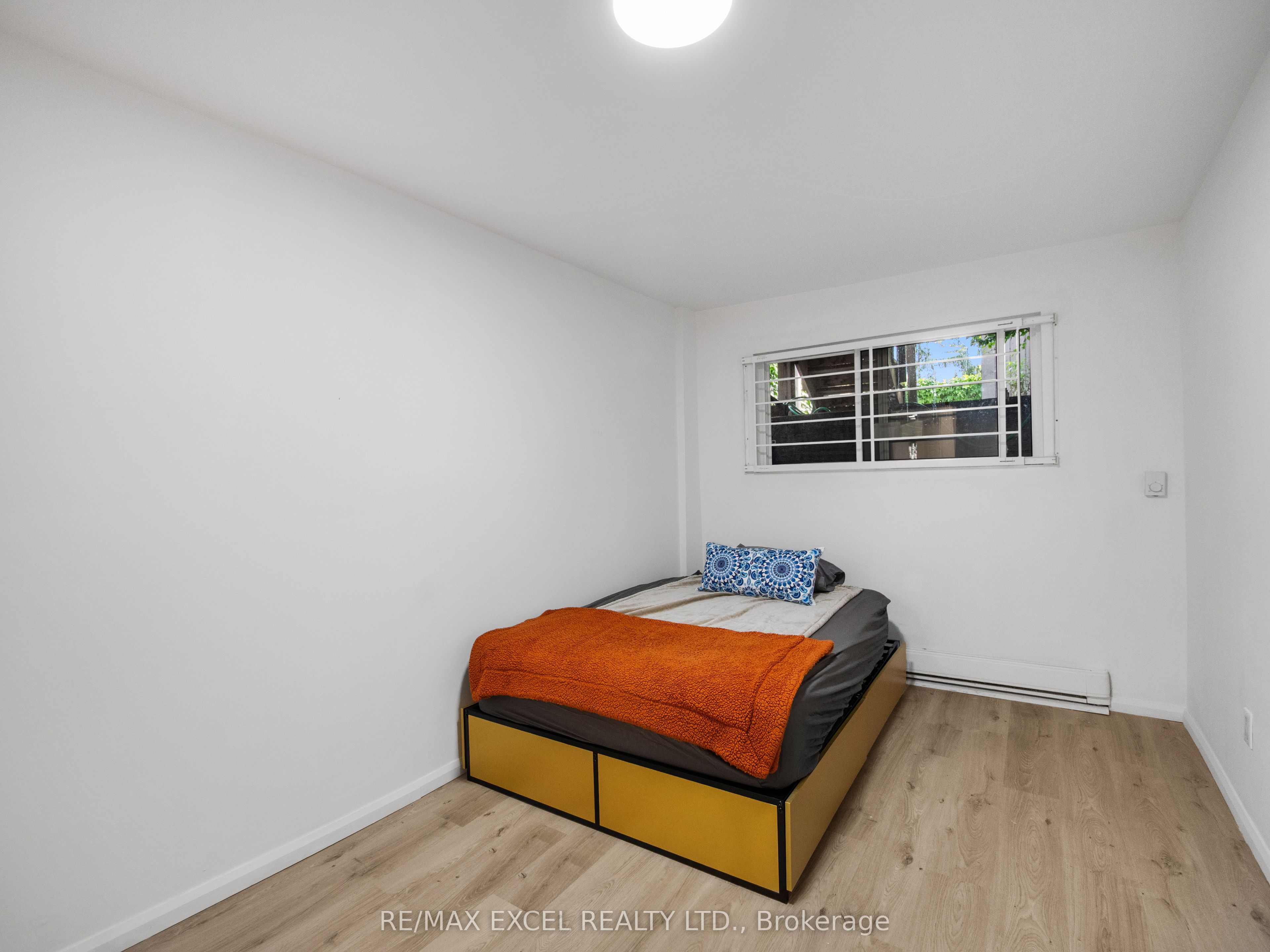 Unit Bsmt - 137 Gerrard Street E, Toronto 5