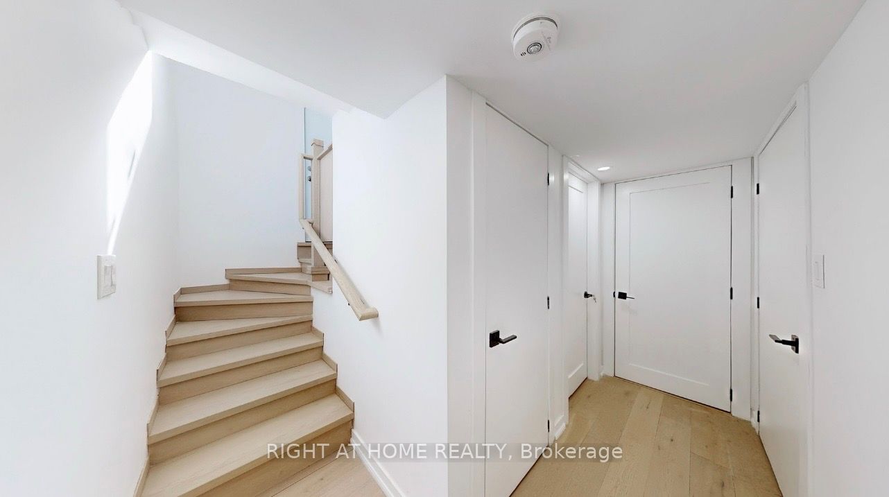 Unit Basement/Studio - 118 Clifton Avenue, North York 2