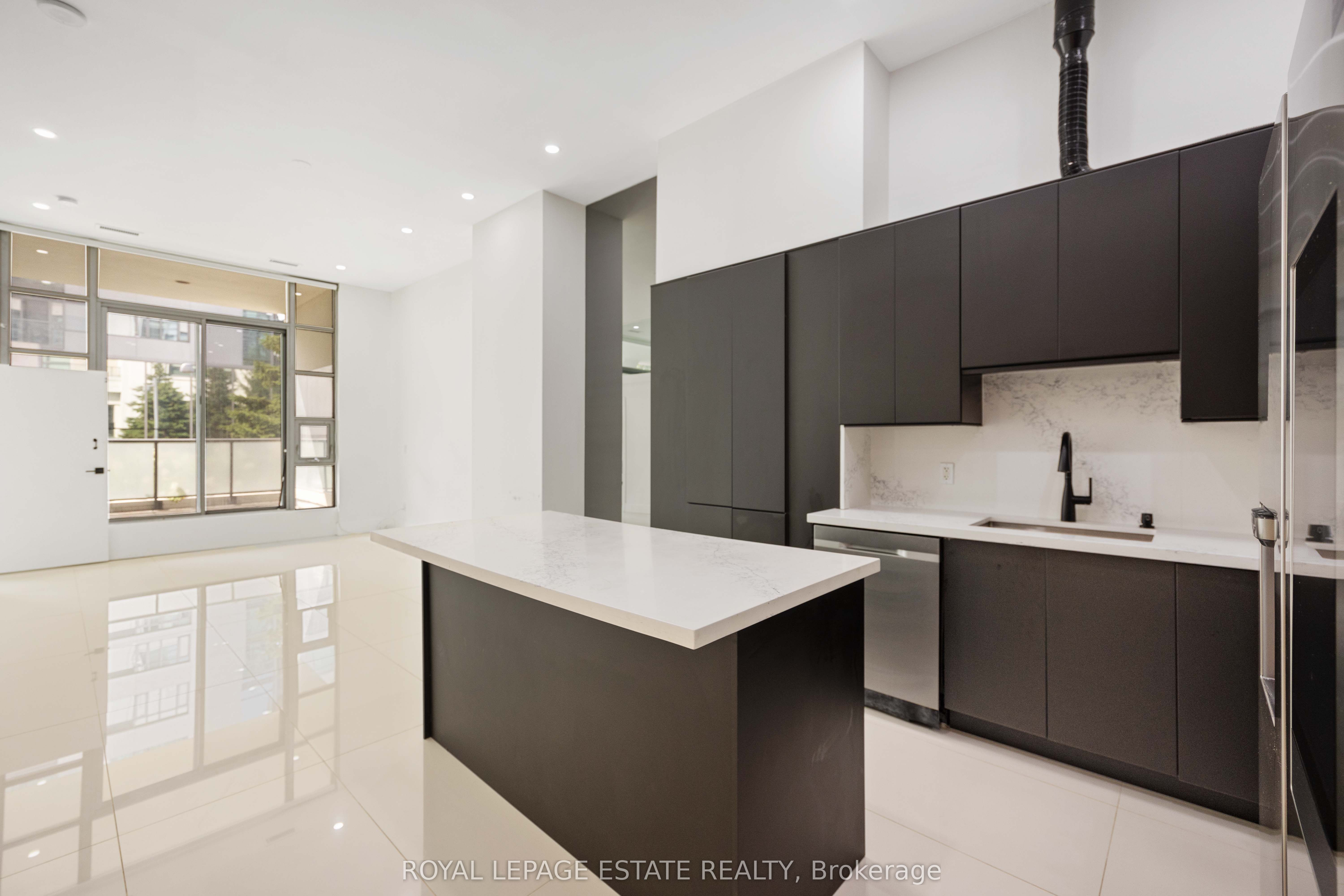 Unit 127 - 637 Lake Shore Boulevard W, Toronto 2