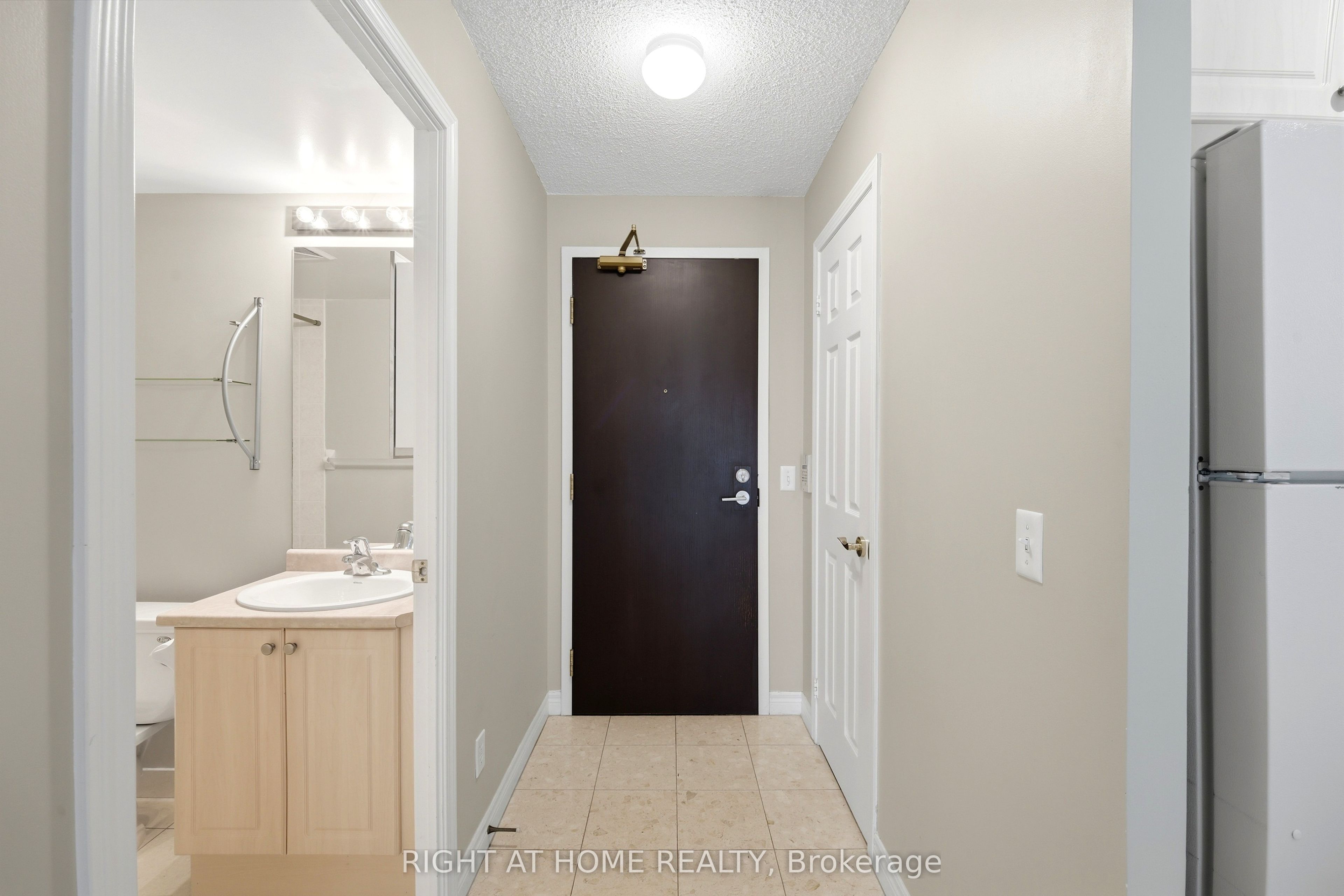 Unit 701 - 51 Lower Simcoe Street, Toronto 2