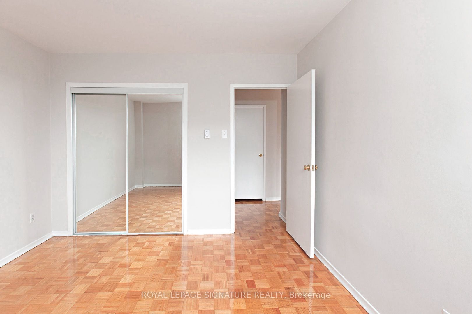 Unit 601 - 525 Eglinton Avenue E, Toronto 5