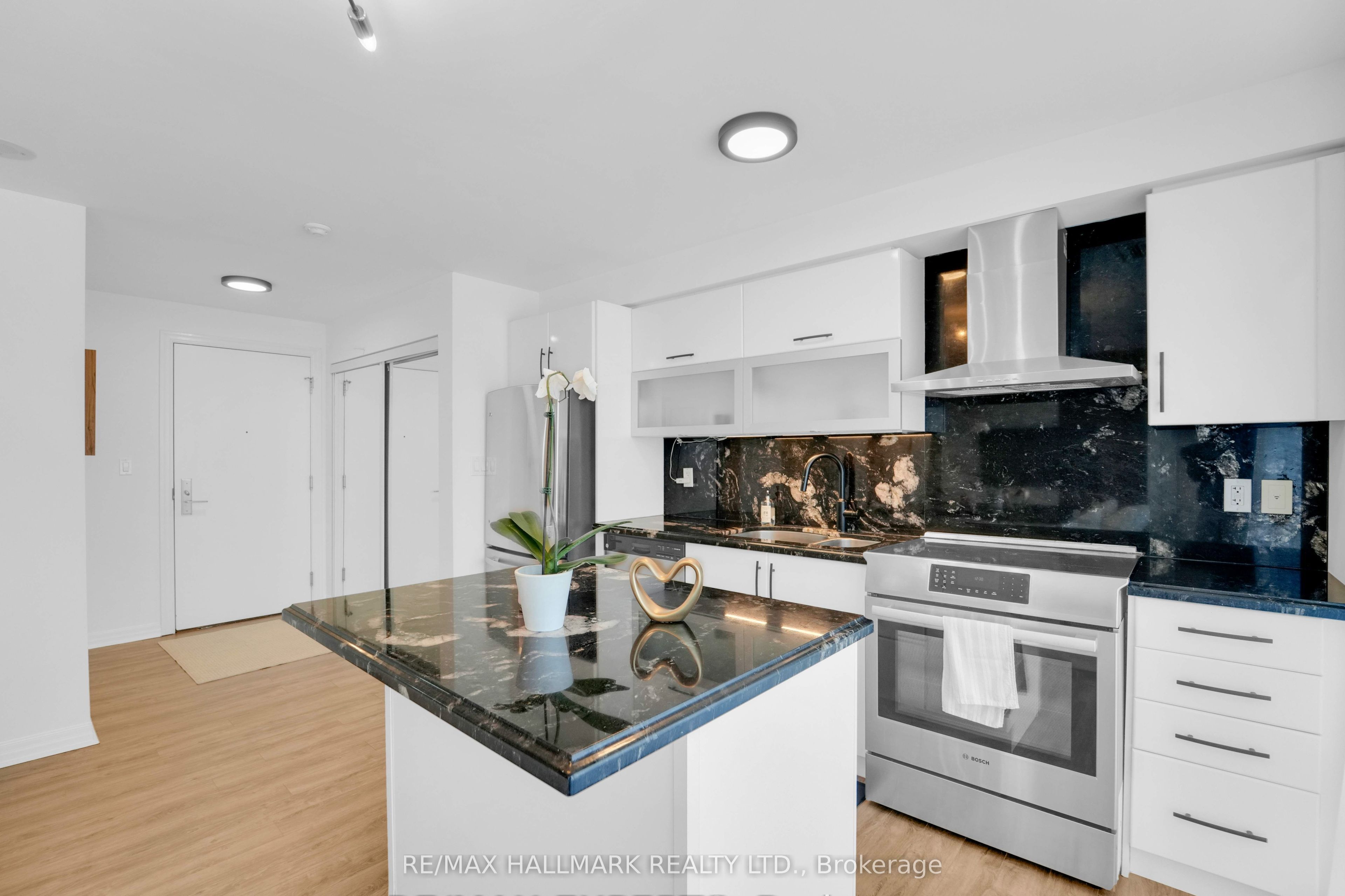 Unit 207 - 2015 Sheppard Avenue E, North York 2
