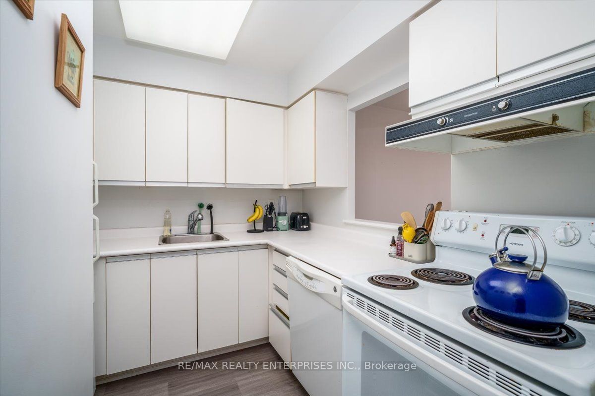 Unit 506 - 21 Overlea Boulevard NE, Toronto 4