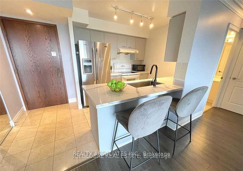 Unit 1106 - 2 Clairtrell Road, North York 4