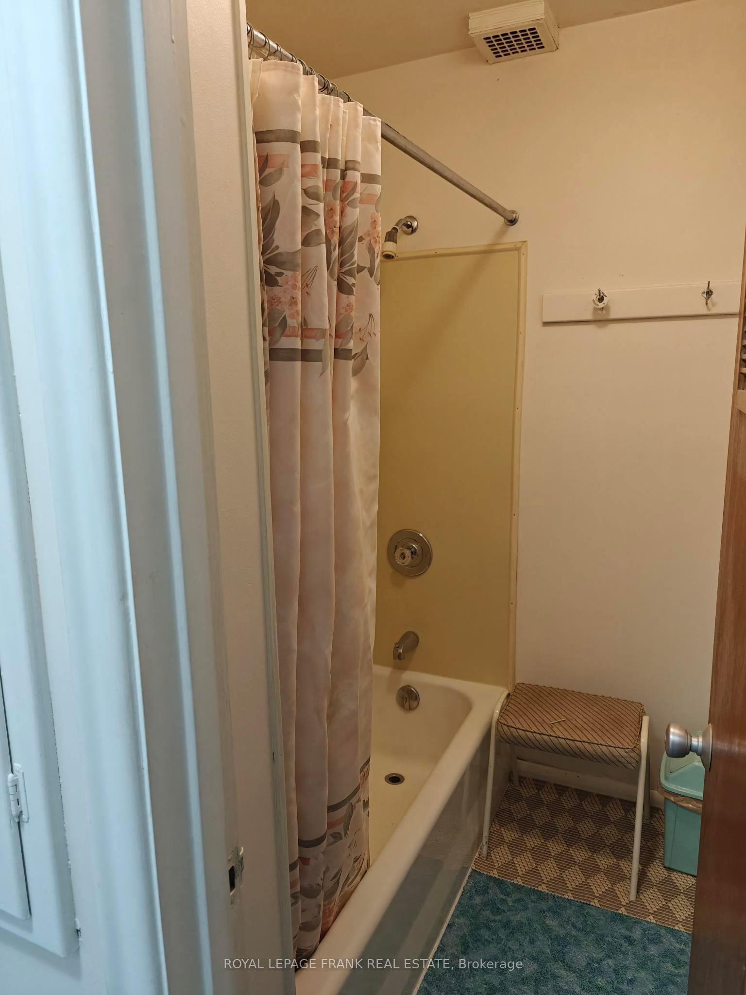 Unit Room 10 - 374 Central Park Boulevard S, Oshawa 5