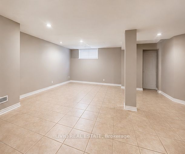 Unit Bsmt - 8 Janray Drive, Scarborough 4