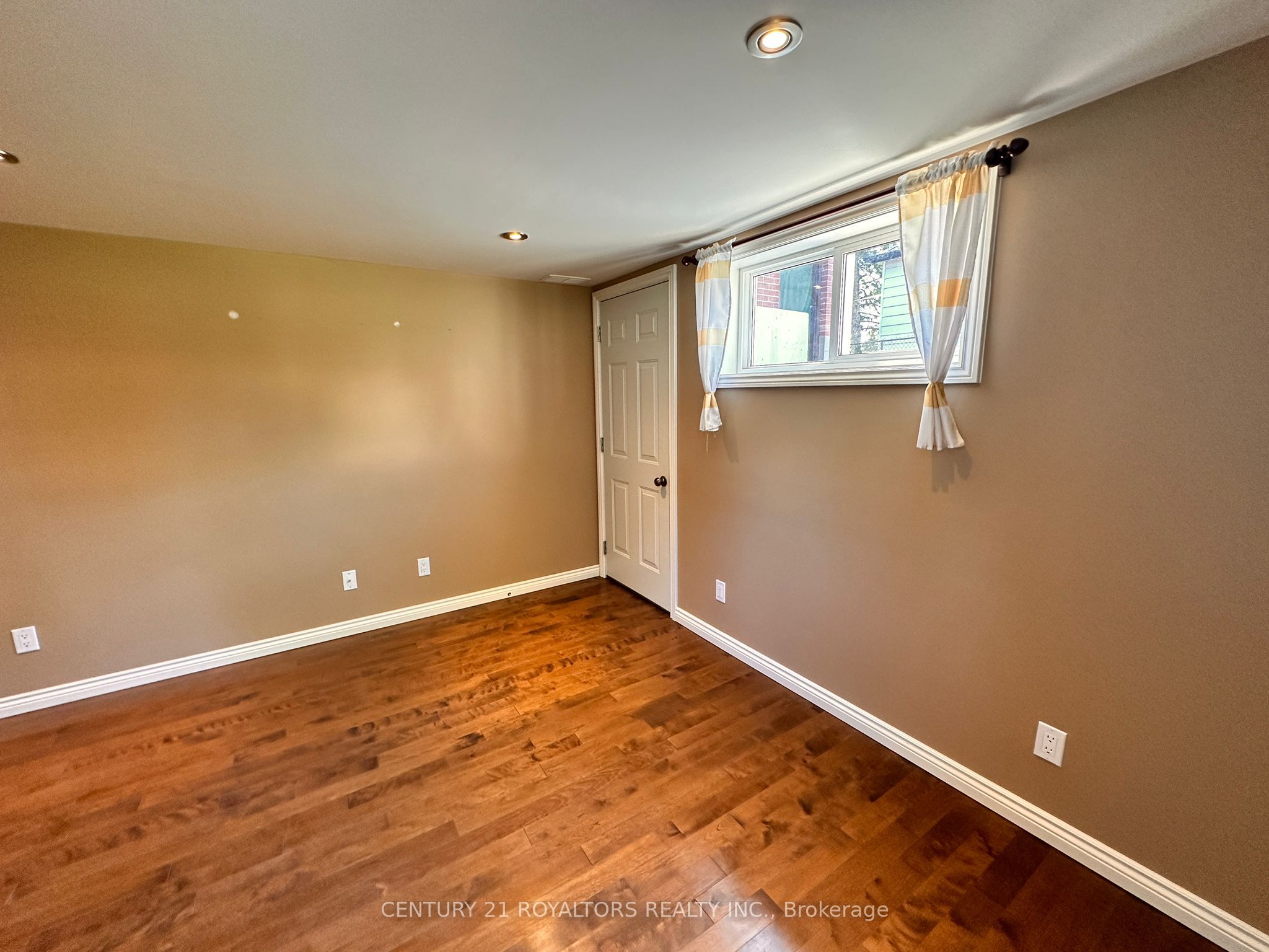 Unit Bsmt - 404 Trent Street W, Whitby 5