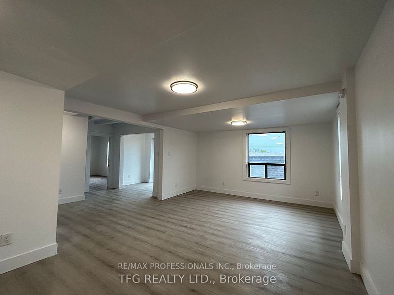 306 King Street W, Oshawa 2