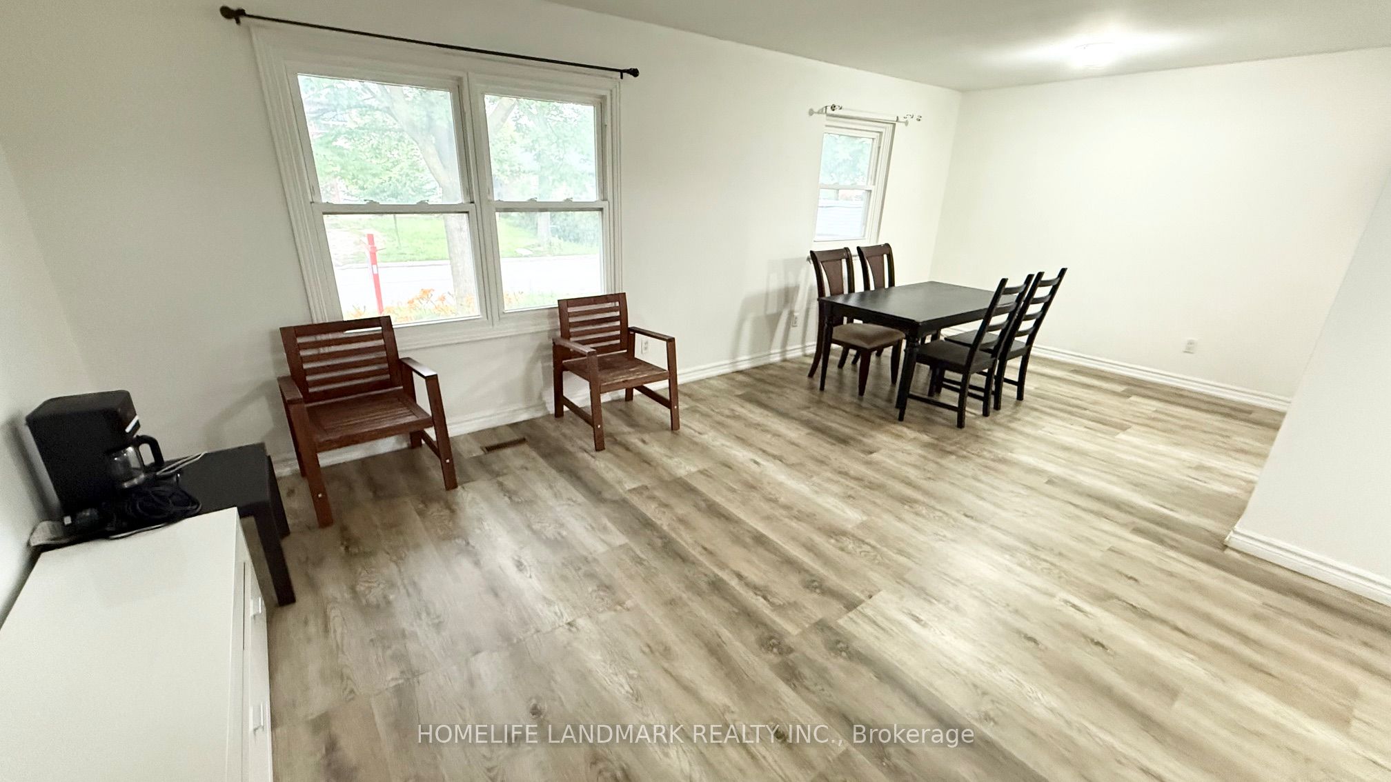 Unit Main Floor - 81 United Square, Scarborough 4