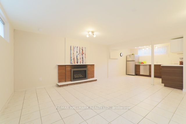 Unit Lower - 45 Landfair Crescent, Scarborough 2