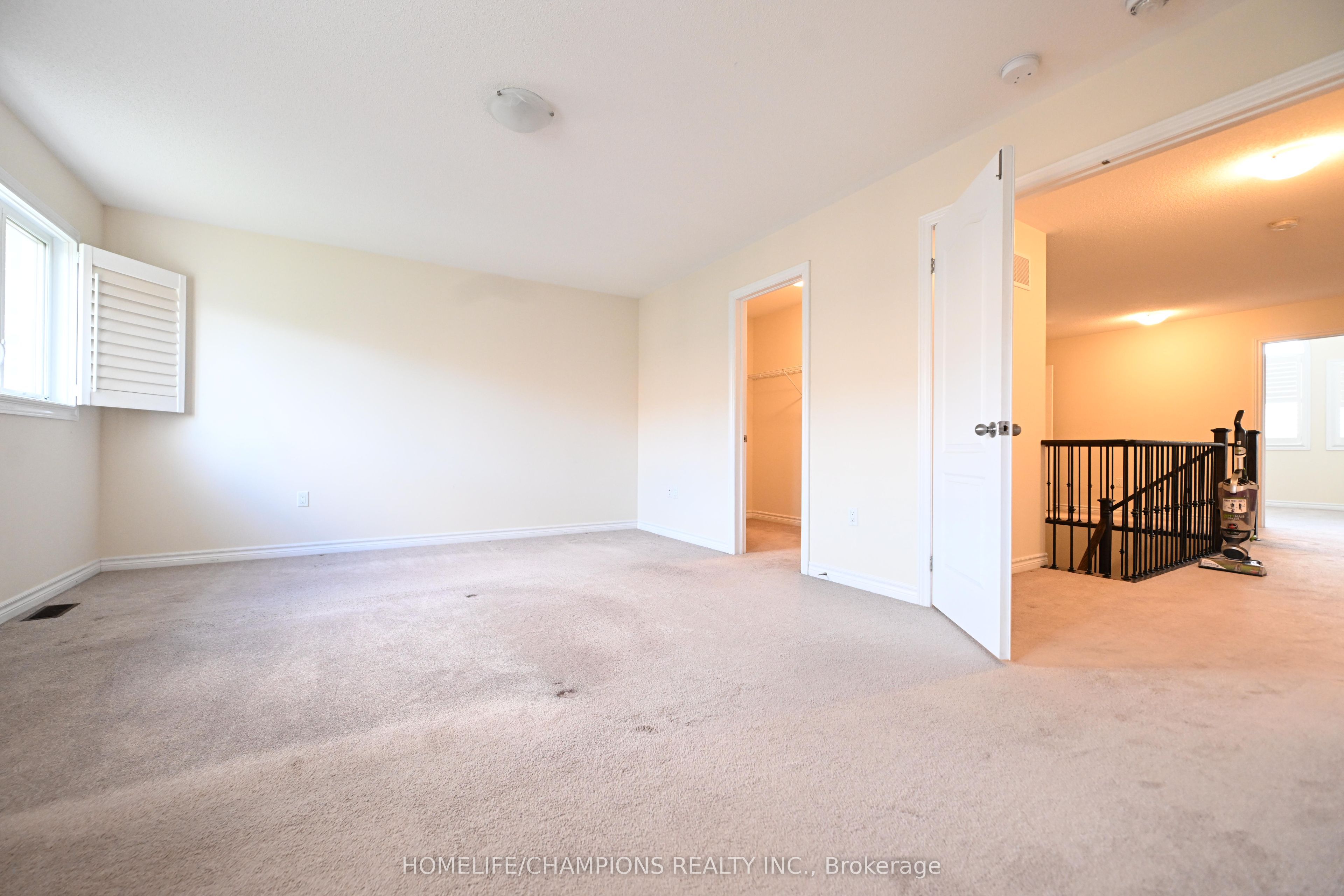 211 Northglen Boulevard, Clarington 2