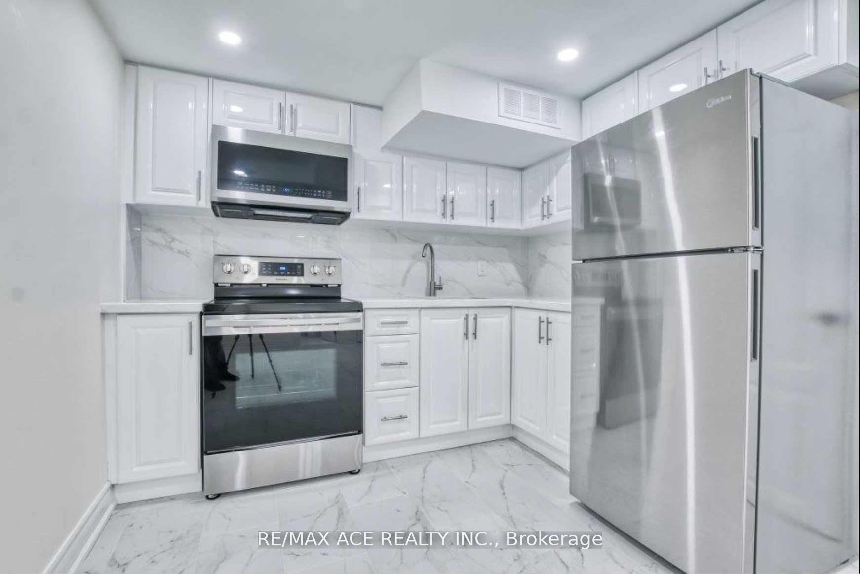 Unit Bsmt - 17 Brewton Road, Scarborough 5