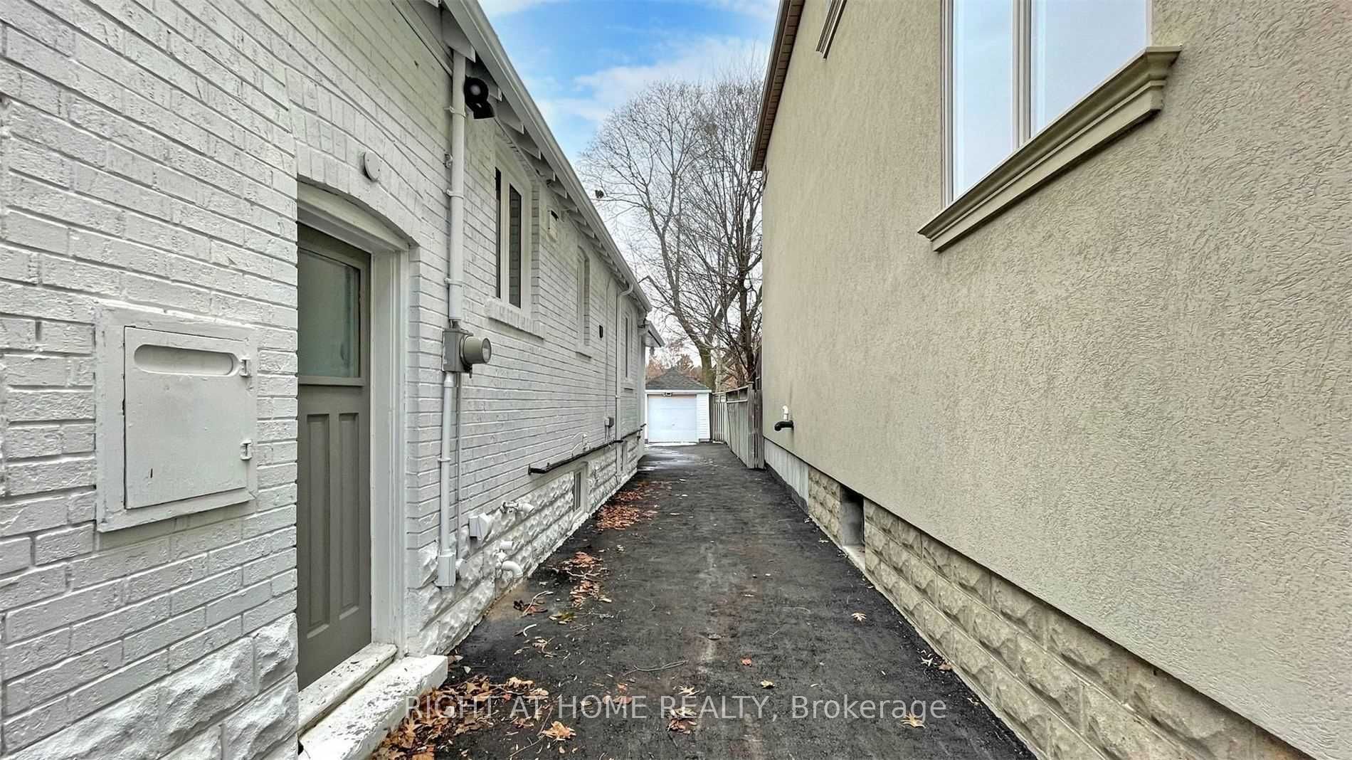 Unit Bsmt - 8 Airley Crescent, Toronto 4