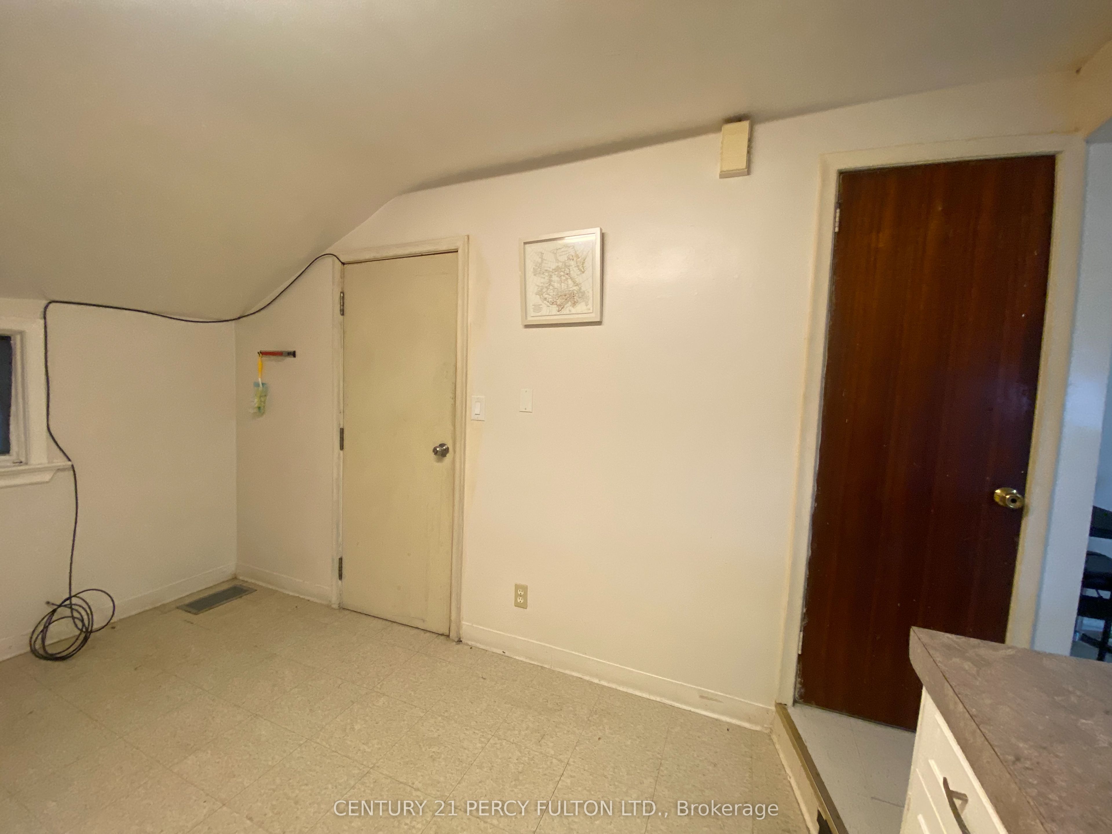 Unit 3 - 169 Mary Street N, Oshawa 3
