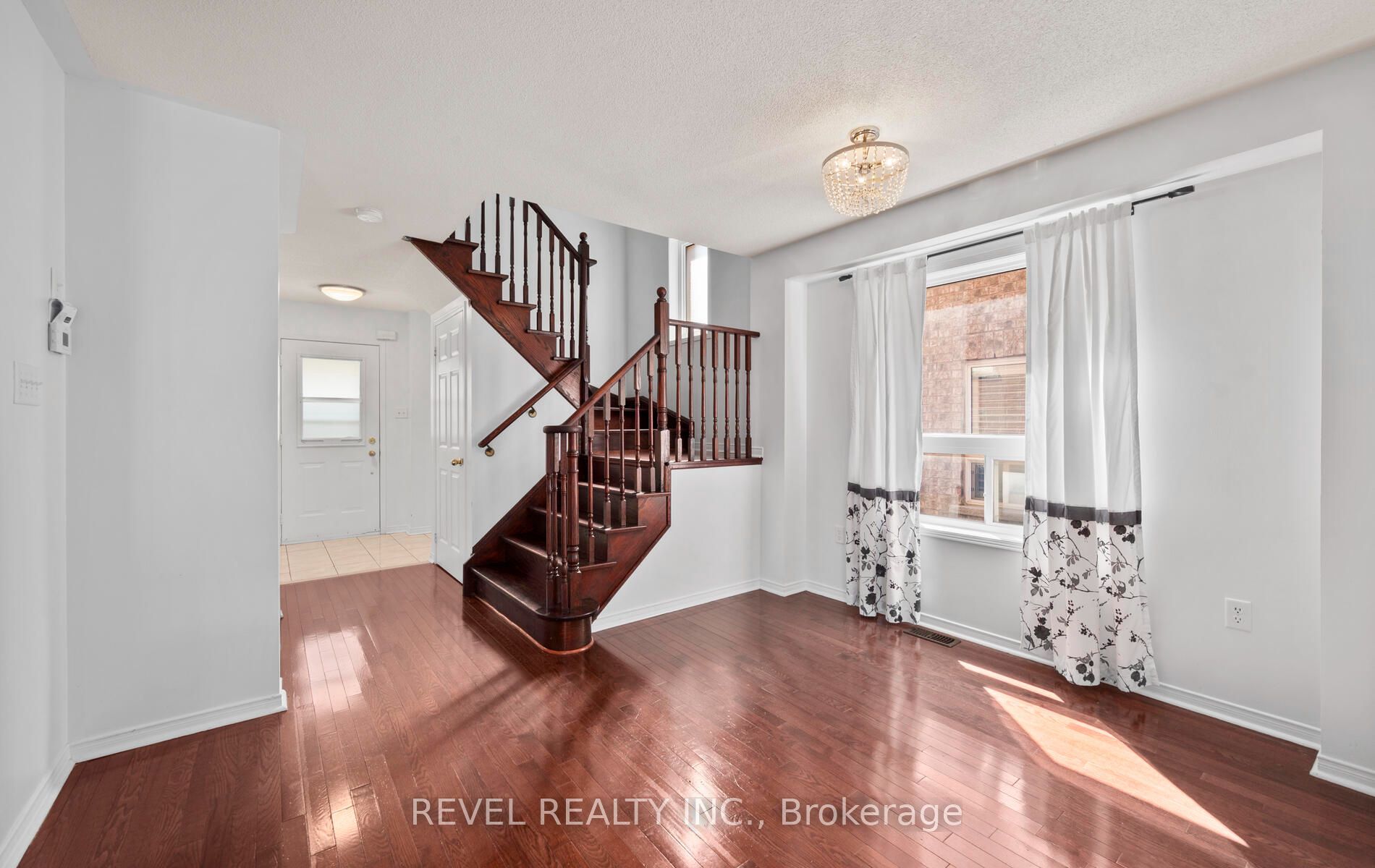 91 Oceanpearl Crescent, Whitby 4