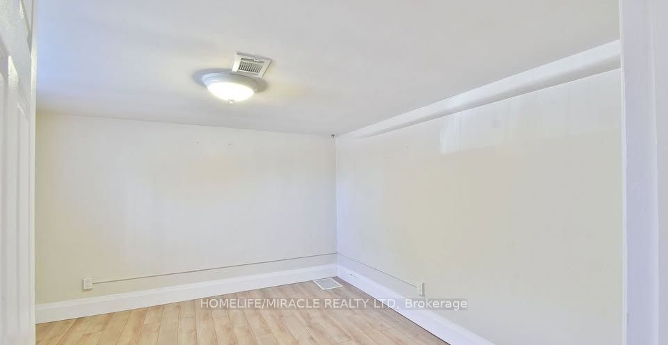 584 Montgomery Street, Oshawa 5