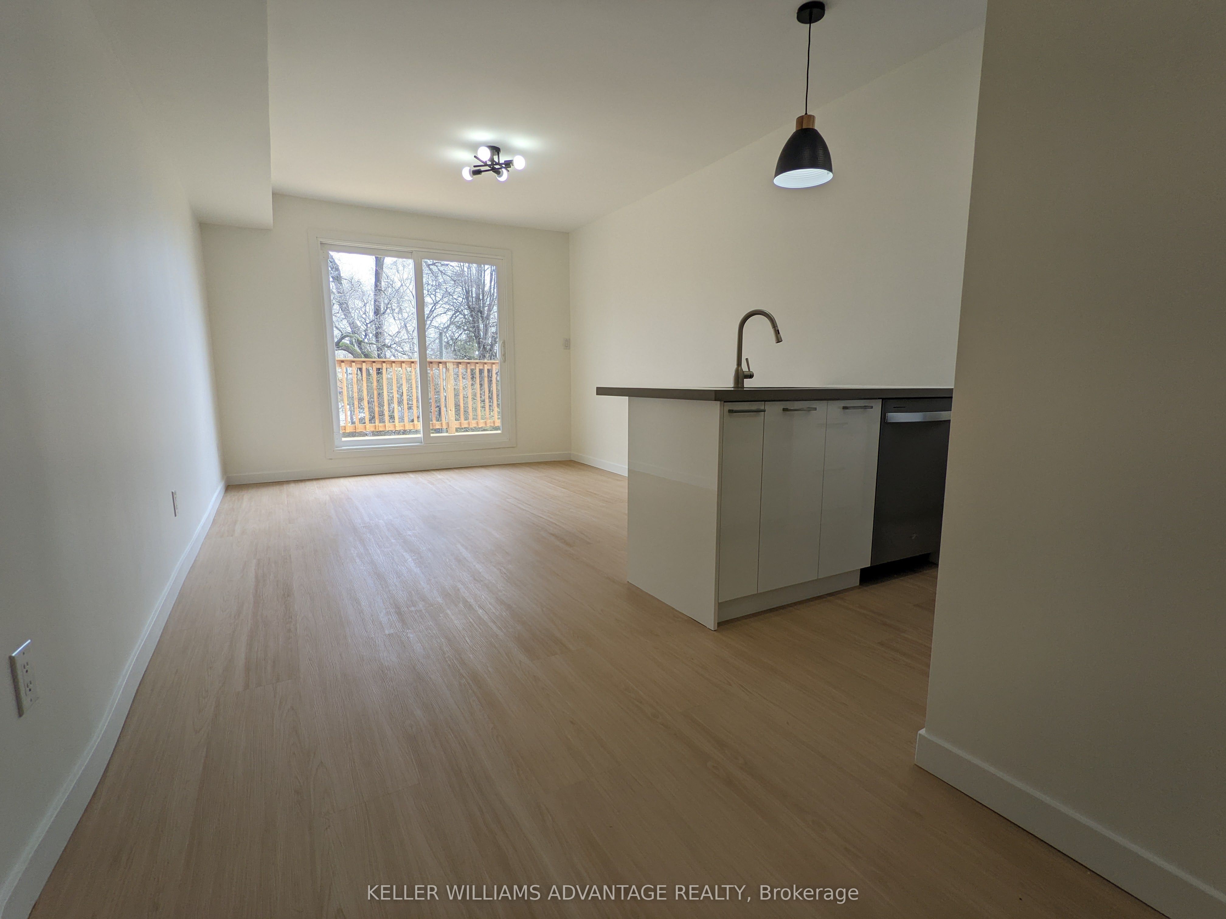 Unit upper - 113 Woodbine Avenue, Toronto 2