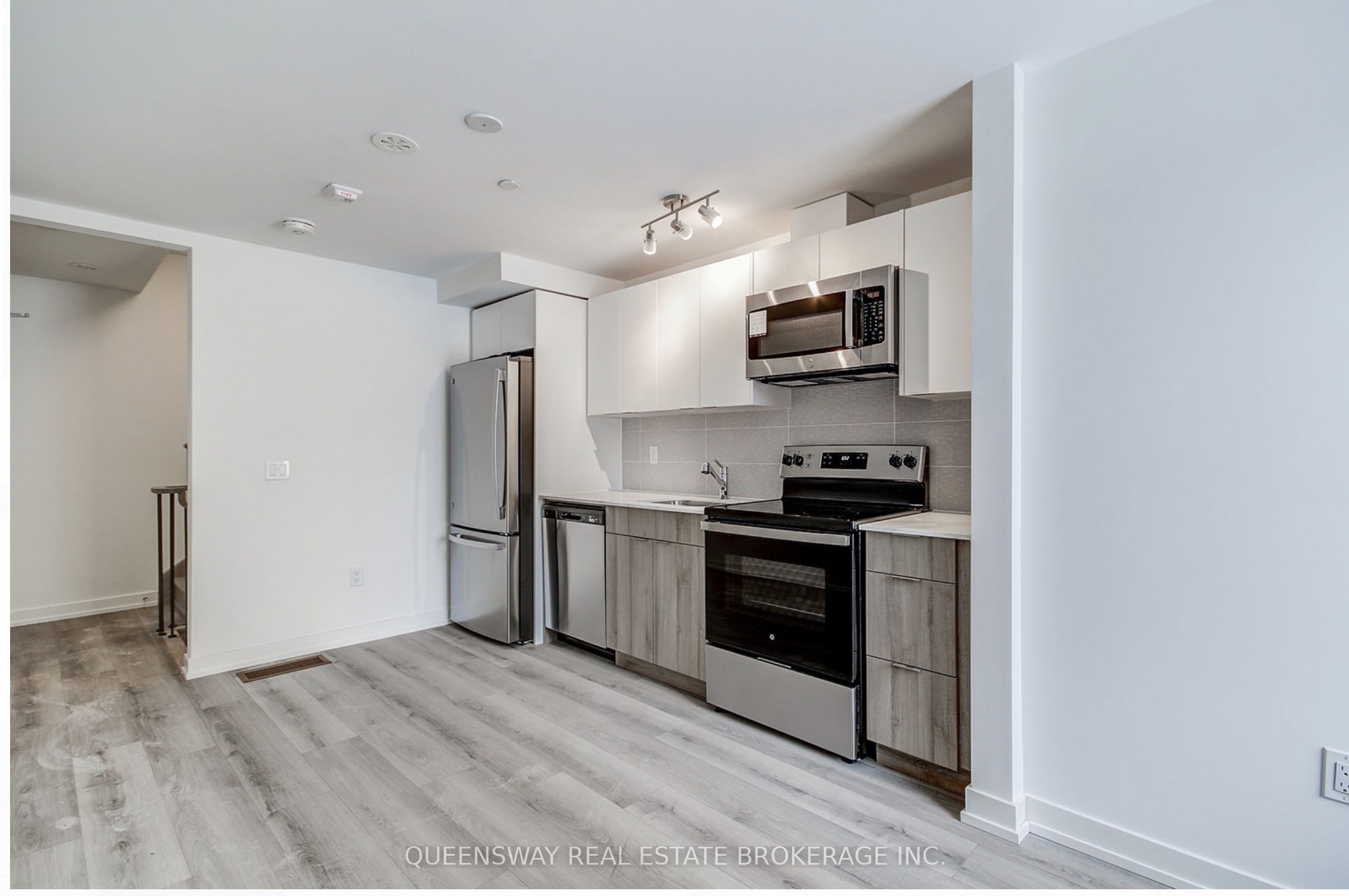 Unit 28 - 3079 pharmacy Avenue, Scarborough 4