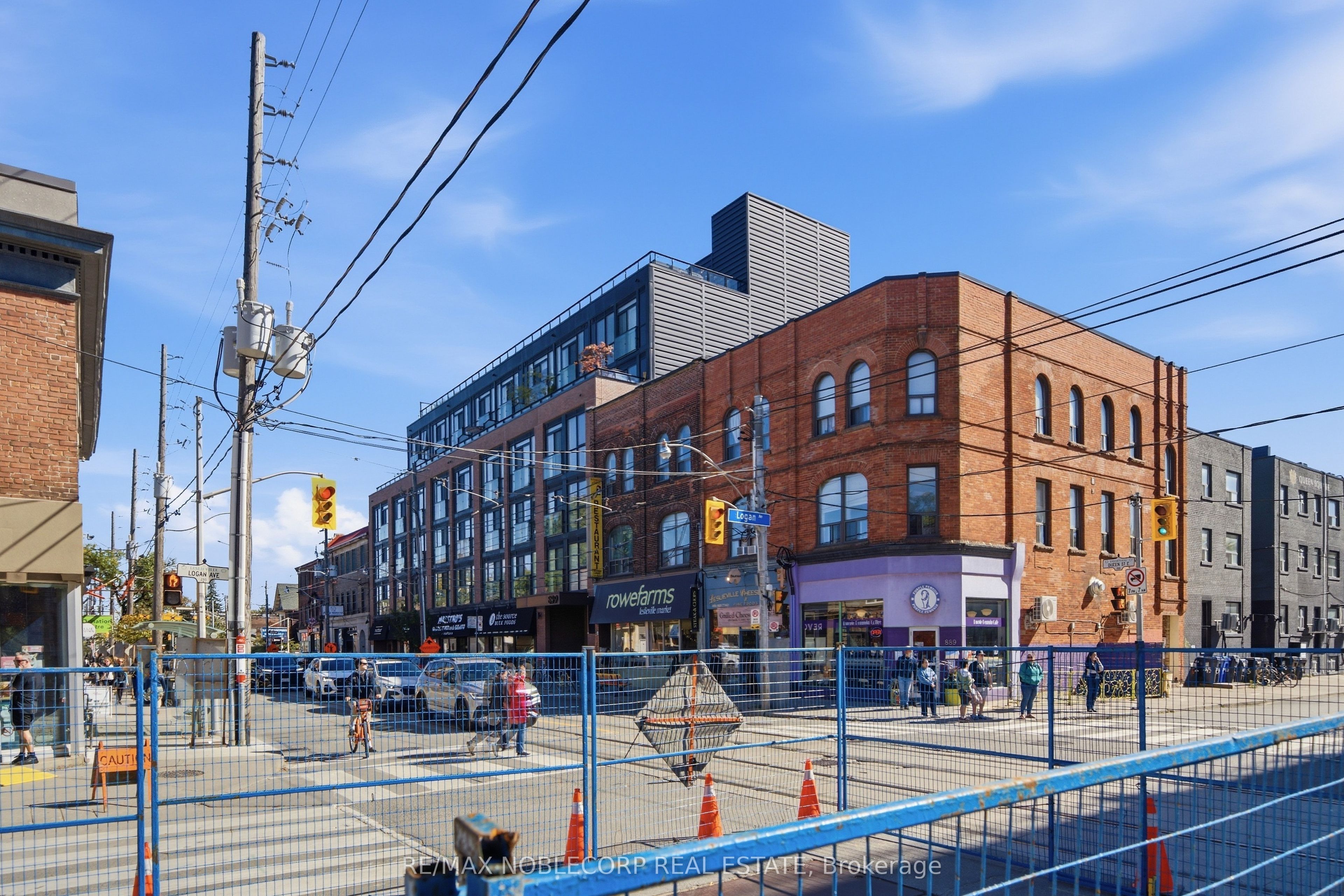 Unit 413 - 899 Queen Street, Toronto 3