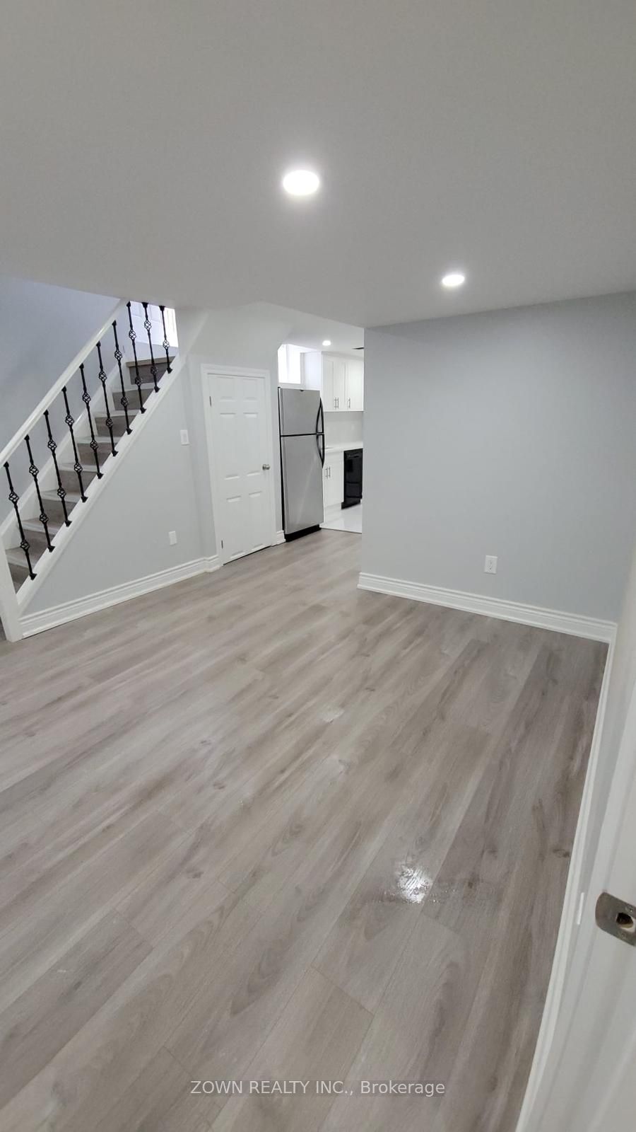 1668 Portland Court, Pickering 4