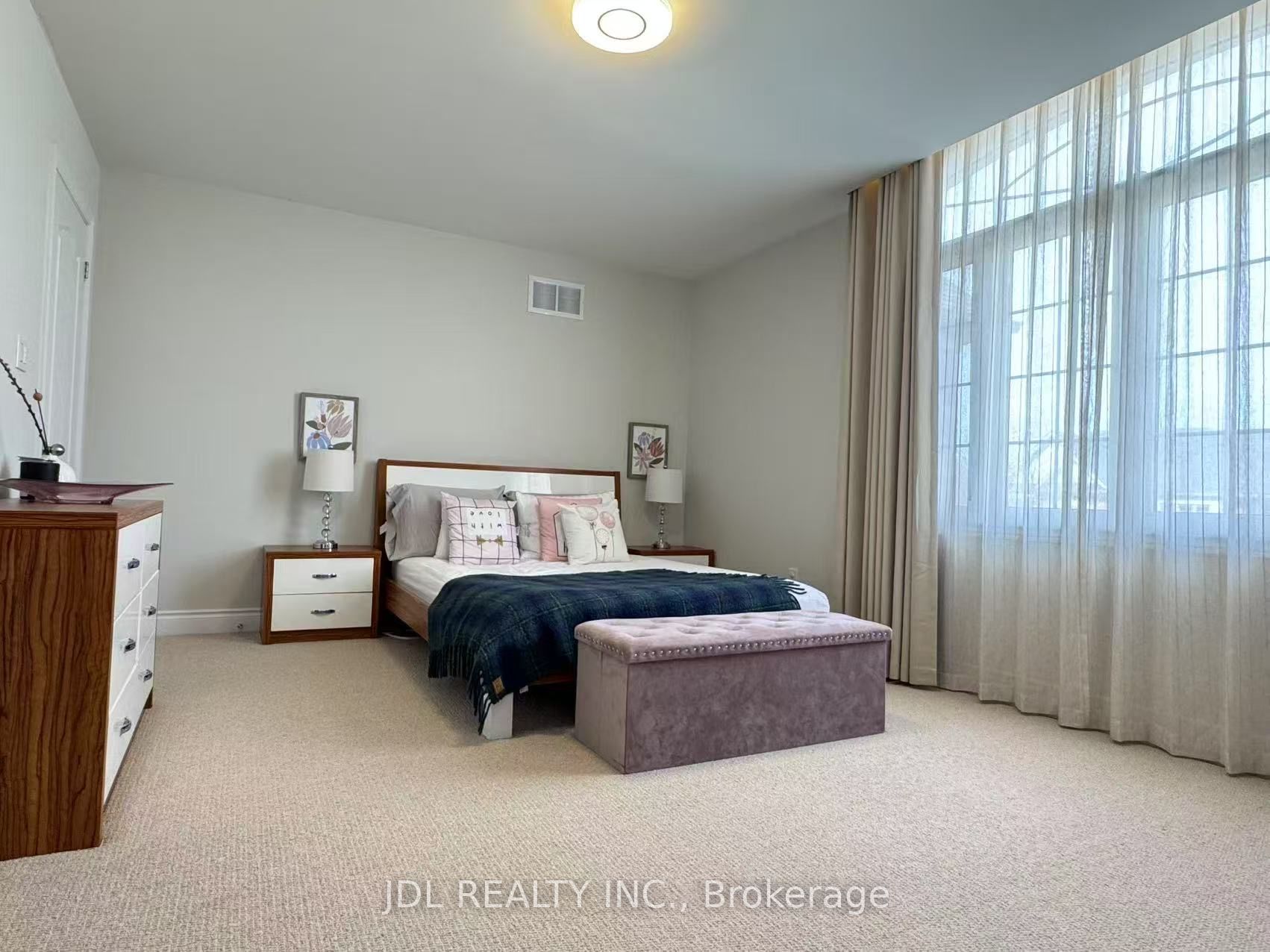 Unit Second Floor room A - 936 Goring Circle, Newmarket 2