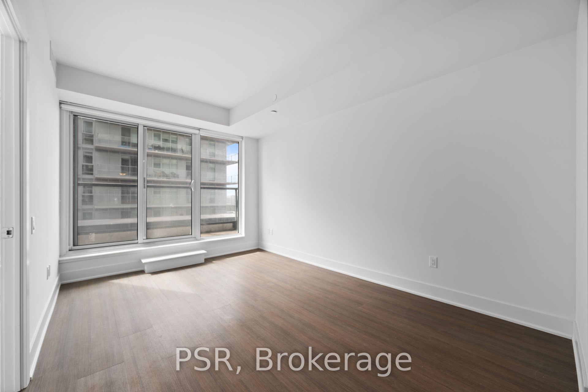 Unit 710 - 195 Deerfield Road, Newmarket 4