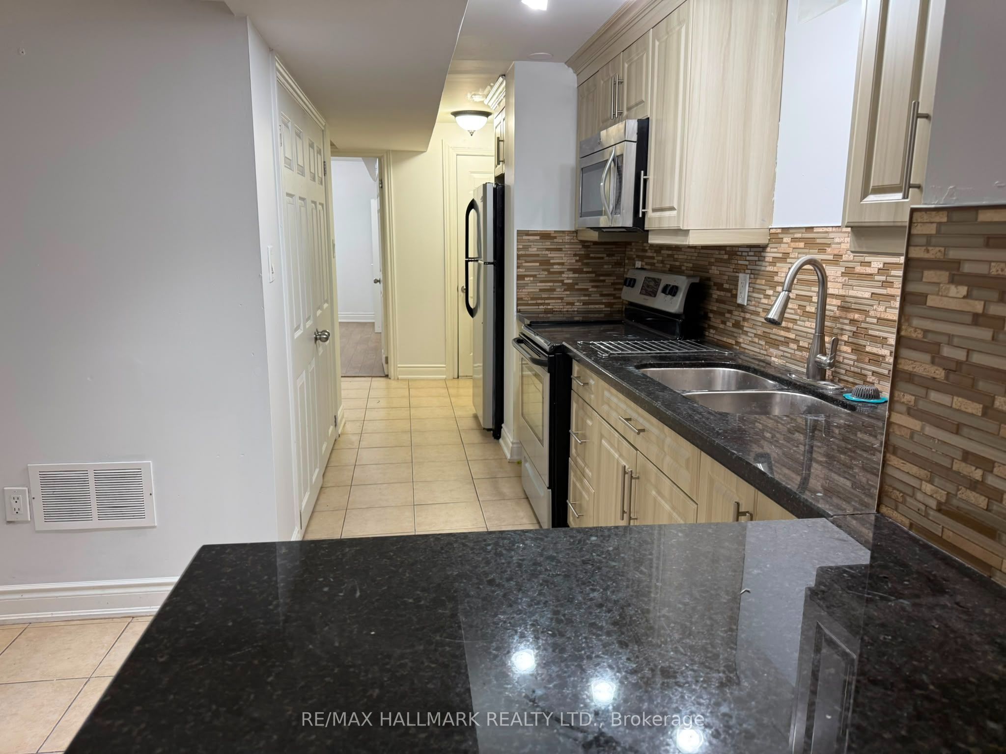 Unit Basement - 209 Old Colony Road S, Richmond Hill 4