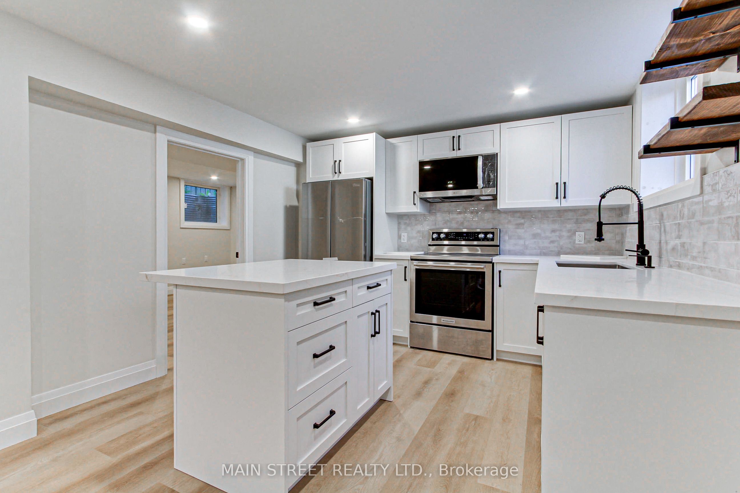 Unit B - 4 Carrington Place, Bradford West Gwillimbury 5