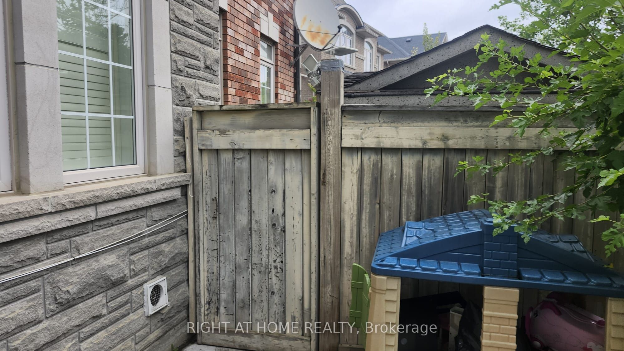 Unit Bsmt - 1 Via Avellino Road, Vaughan 2