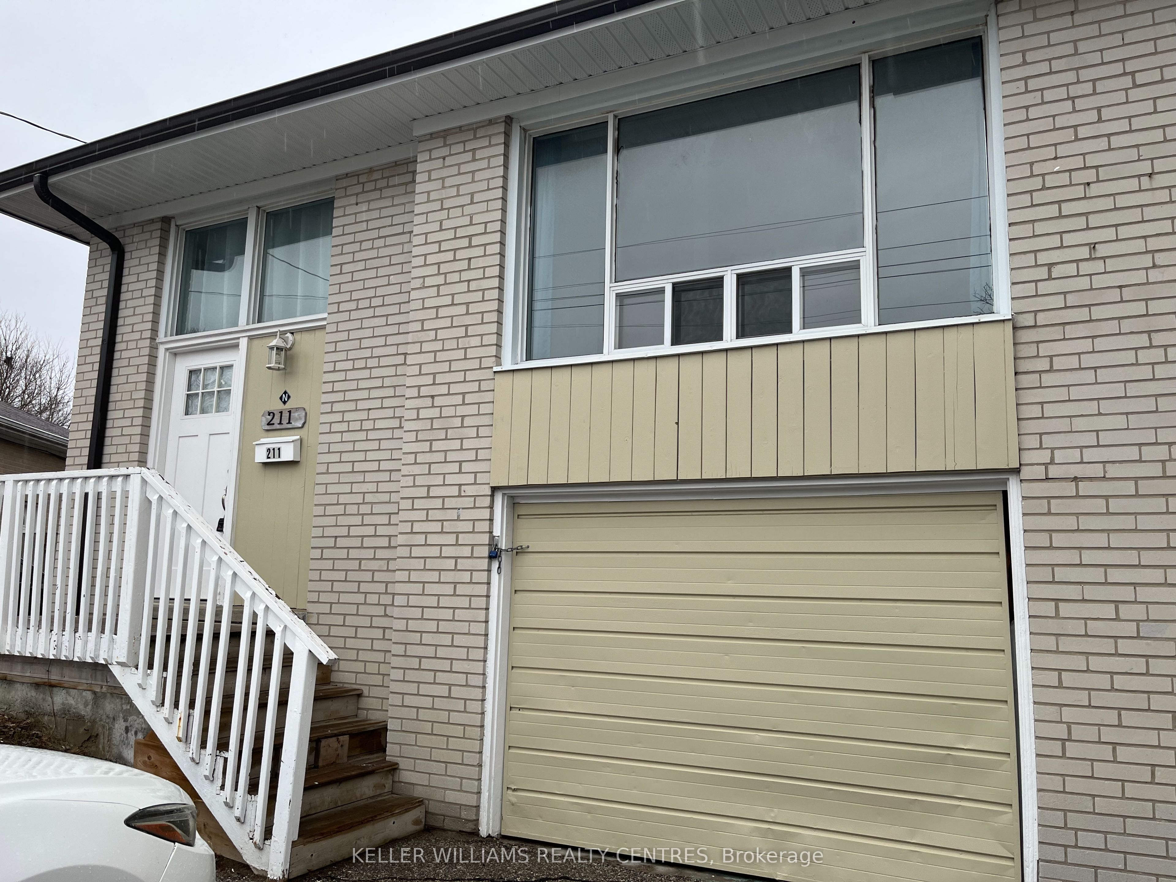 Unit Upper - 211 Silverbirch Drive, Newmarket 1
