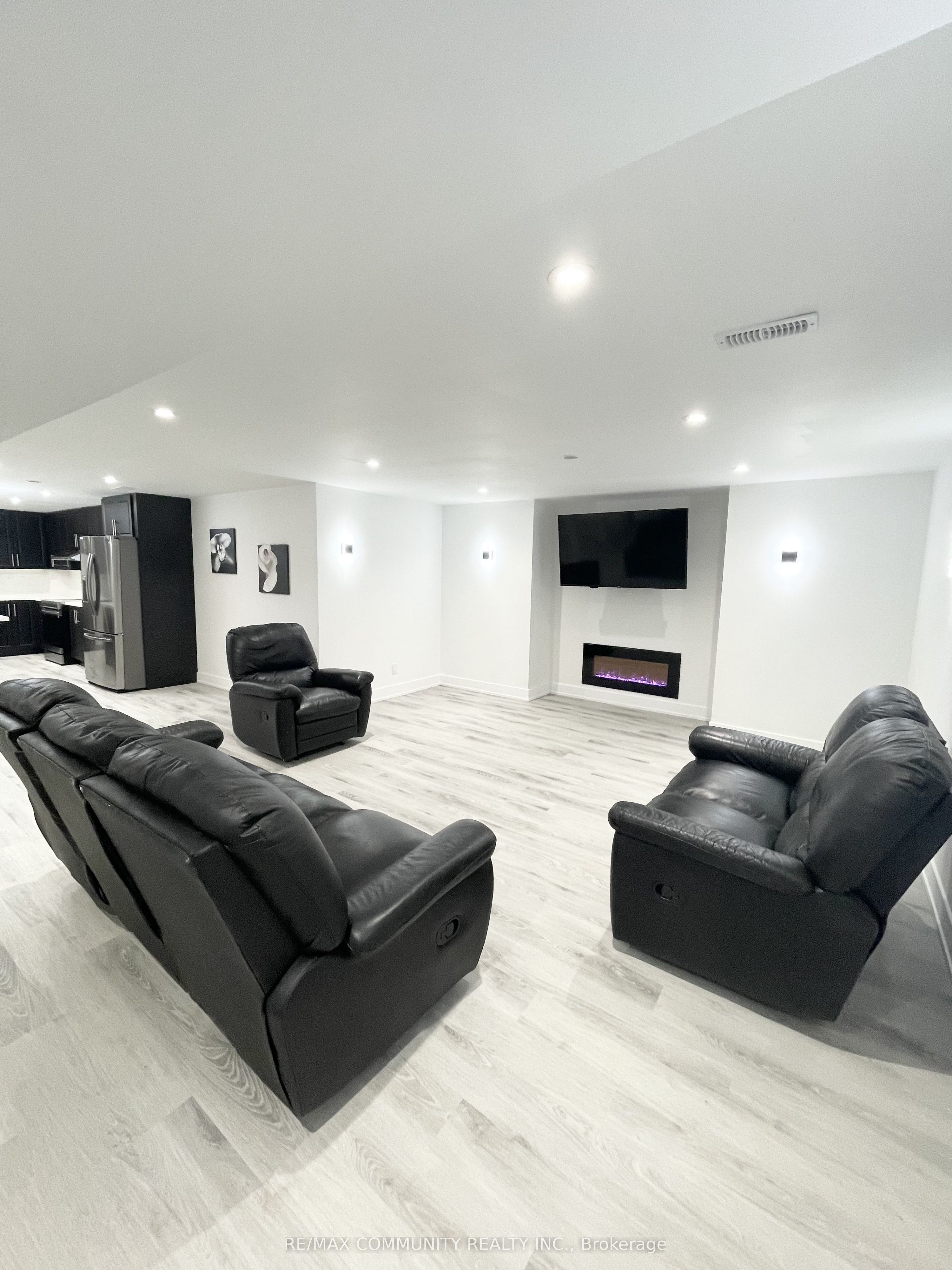 Unit Basement - 103 Bartsview Circle, Whitchurch-Stouffville 4