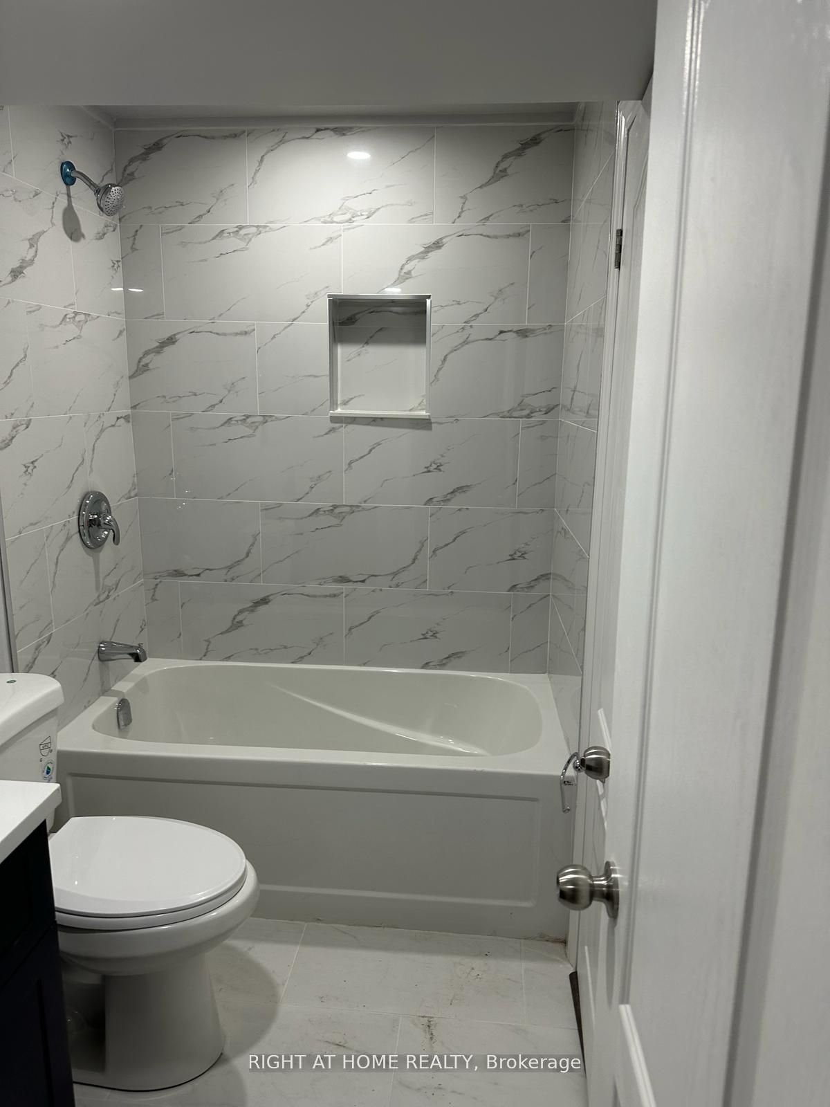 Unit bsmt - 31 Empire Drive, Bradford West Gwillimbury 5