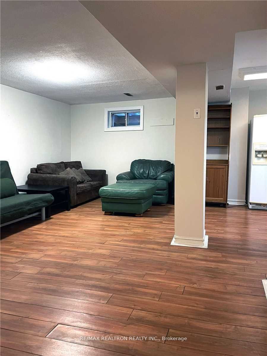 Unit Bsmt - 20 McNairn Court, Richmond Hill 2