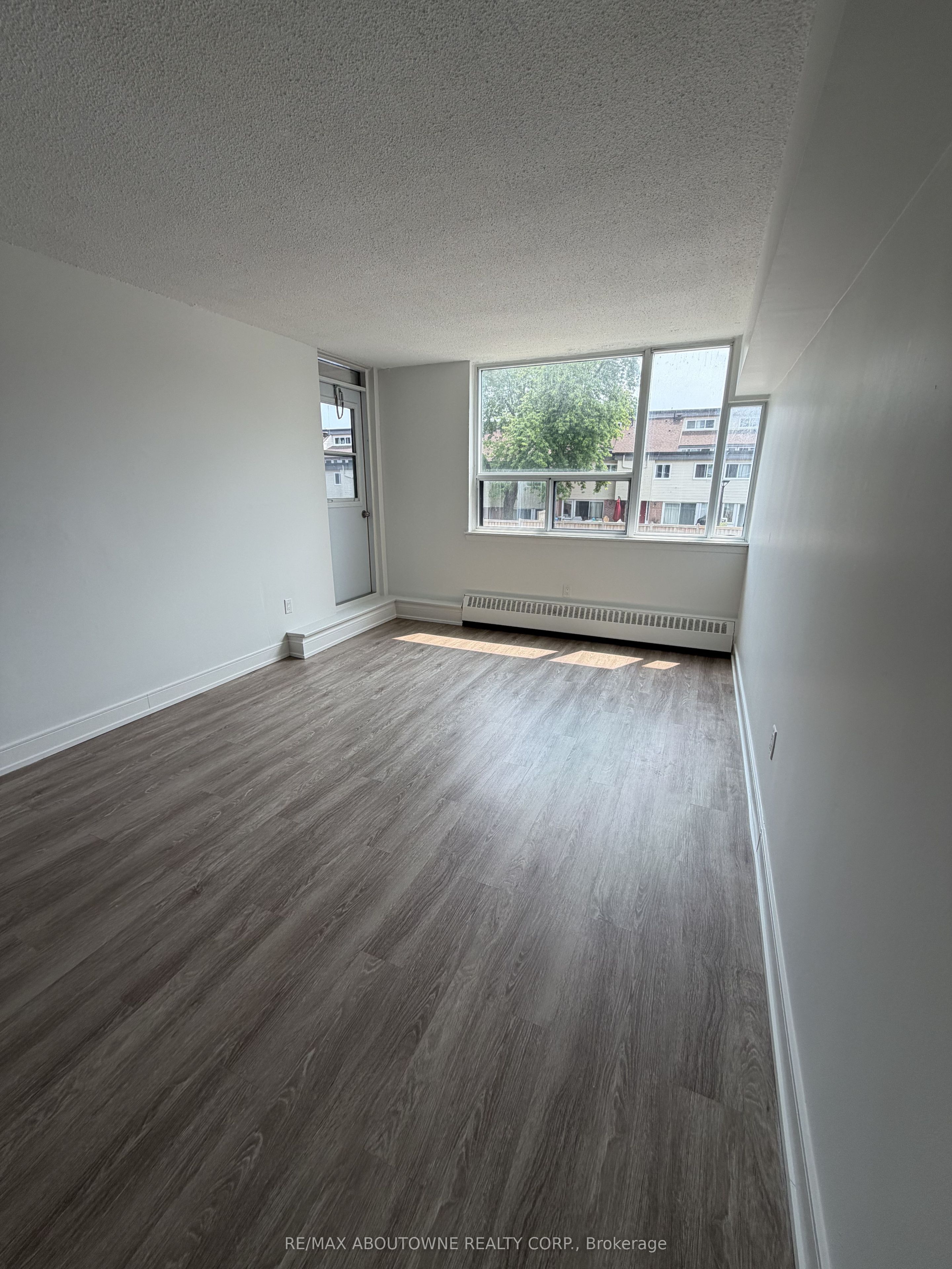 Unit 602 - 145 Wellington Street W, Aurora 4