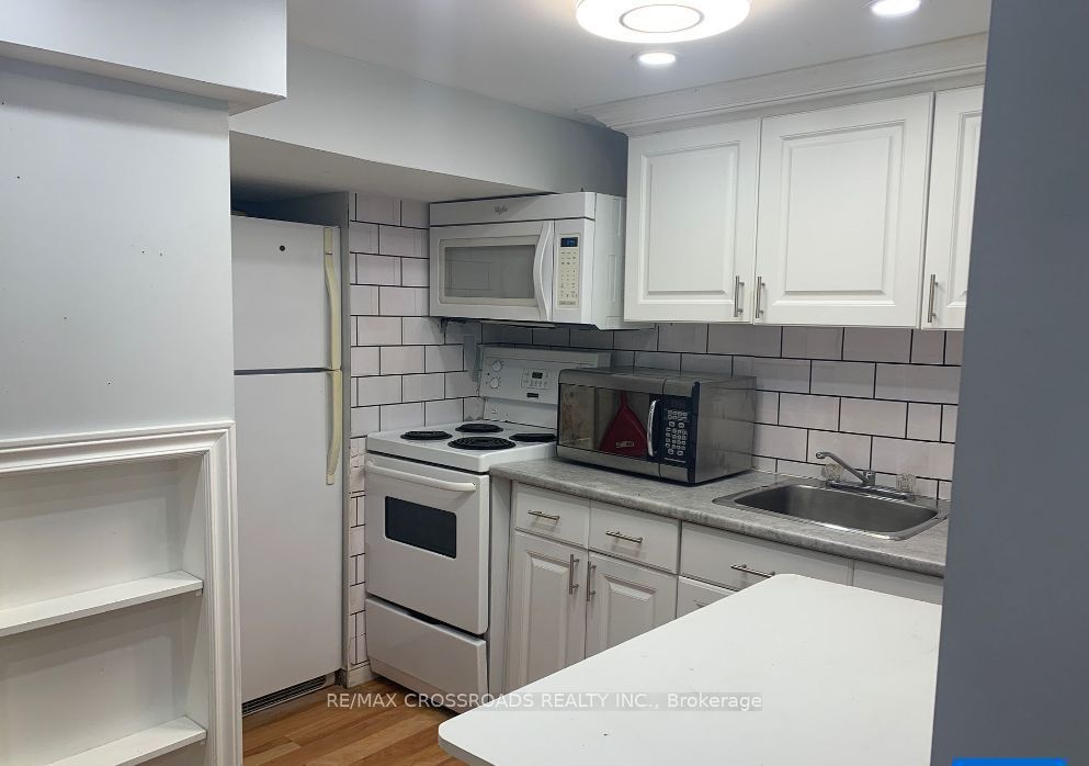 Unit 3 - 128 Major Mackenzie Drive E, Richmond Hill 4