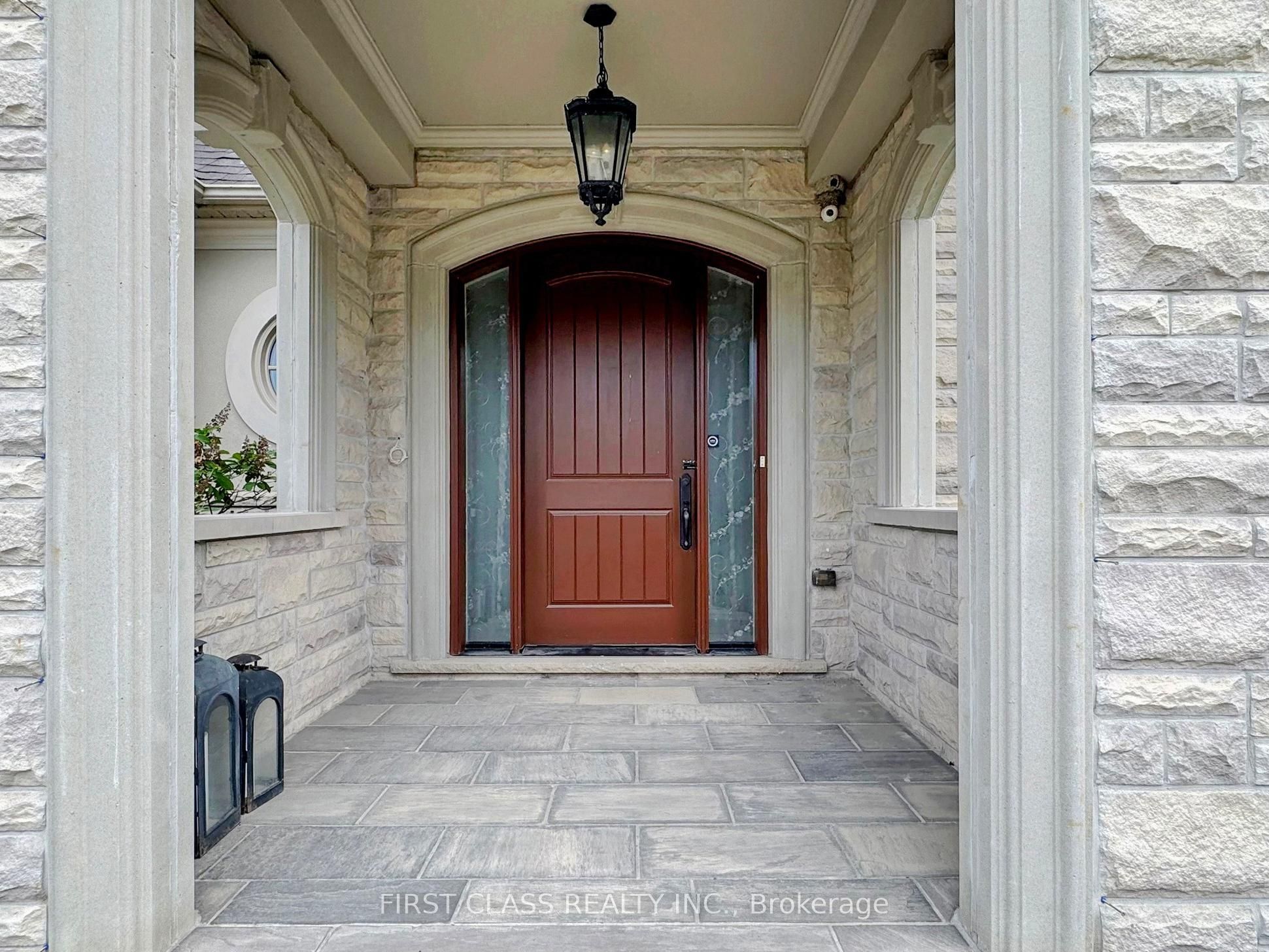 3 Royal County Down Crescent, Markham 2