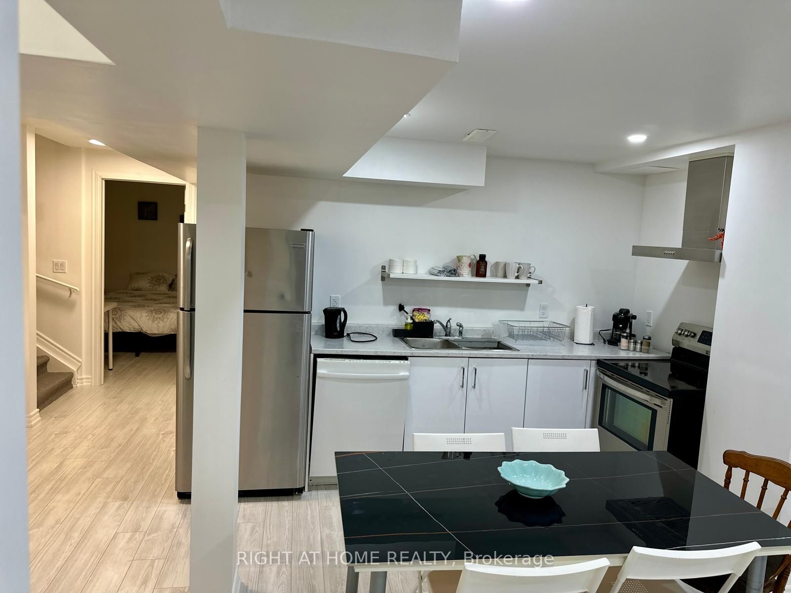 317 Rita's Avenue, Newmarket 3