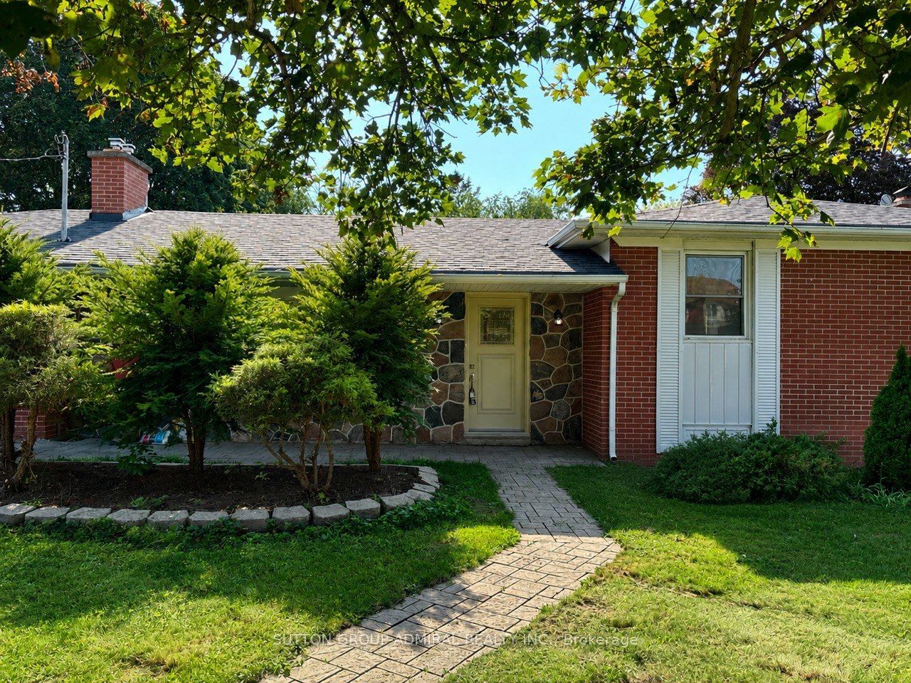 Unit Main Floor - 86 Hamilton Drive, Newmarket 1