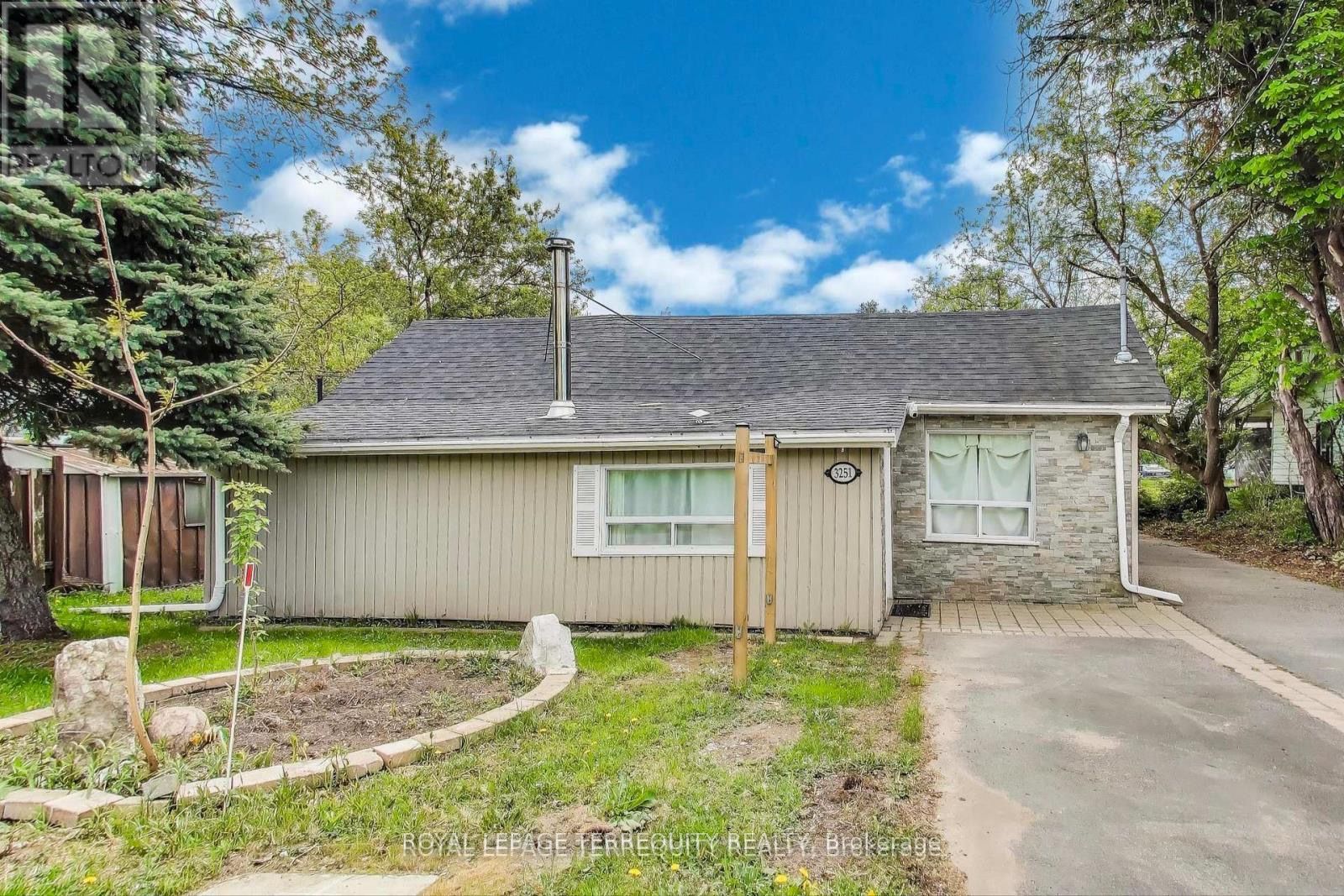 3251 Ravenshoe Road, East Gwillimbury 2