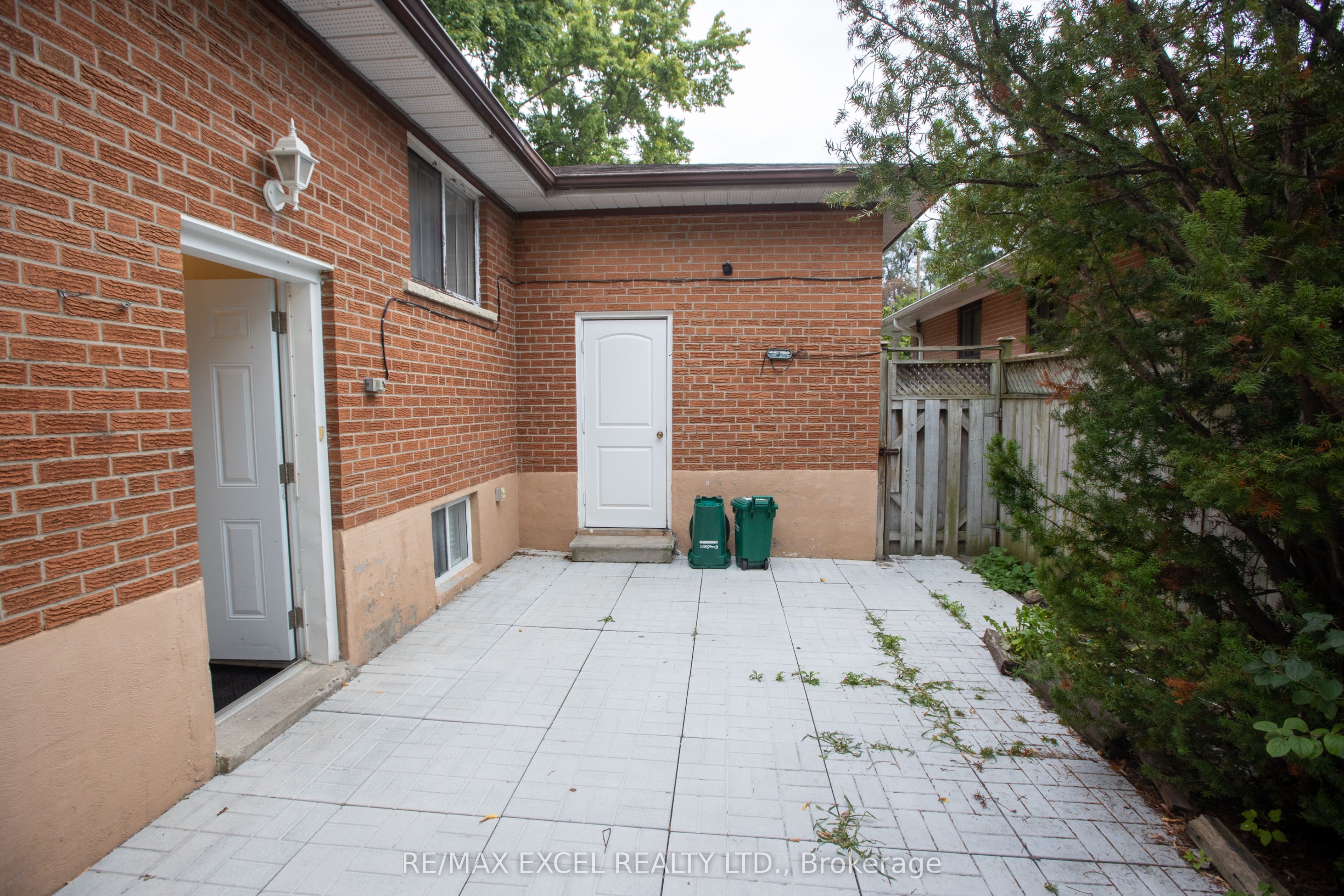 Unit Basement - 387 Crosby Avenue, Richmond Hill 2