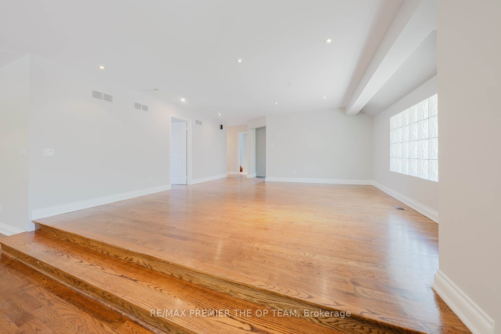 Unit Upper - 7930 Kipling Avenue, Vaughan 4