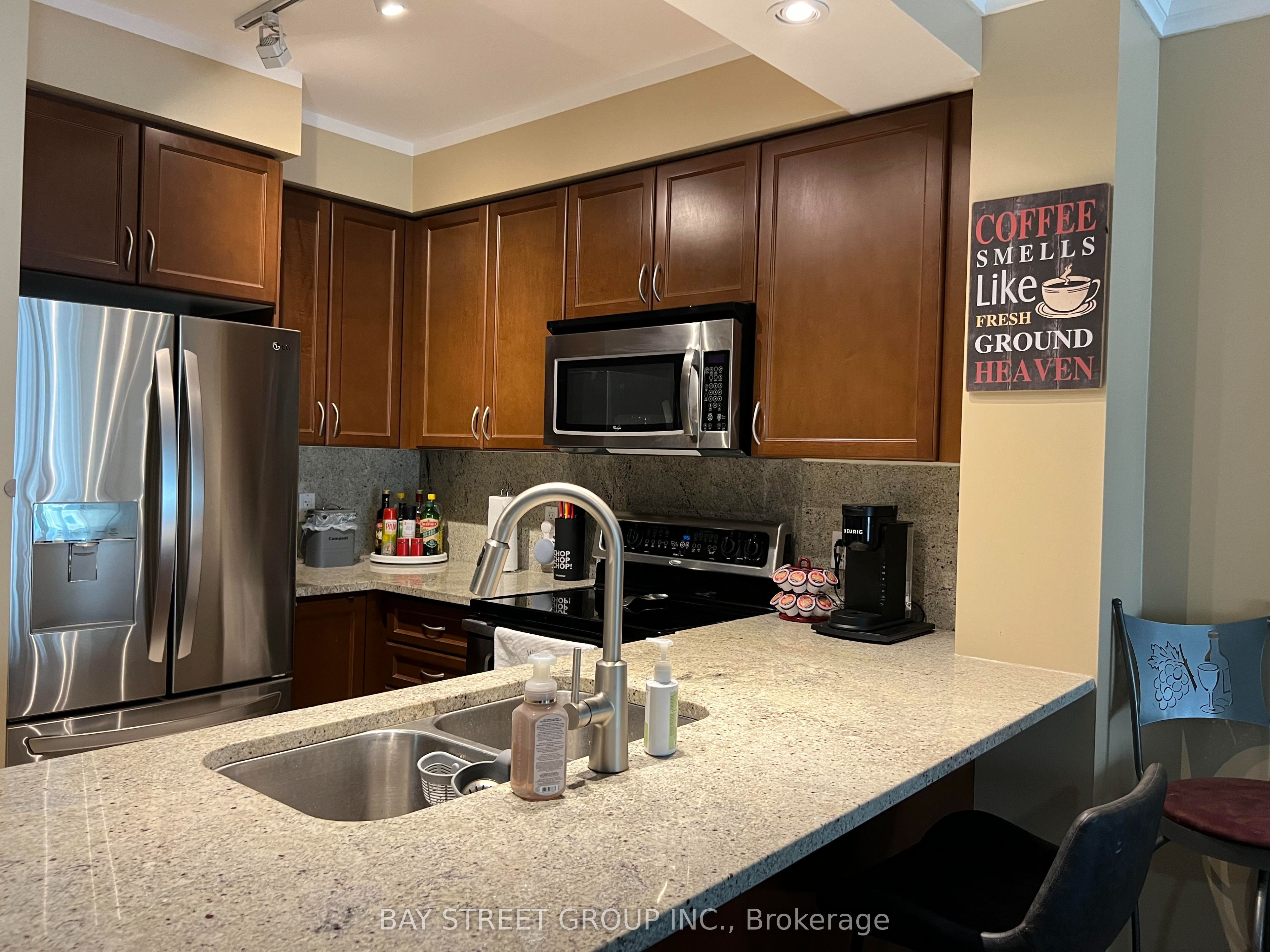 Unit 204 - 88 Promenade Circle, Vaughan 2
