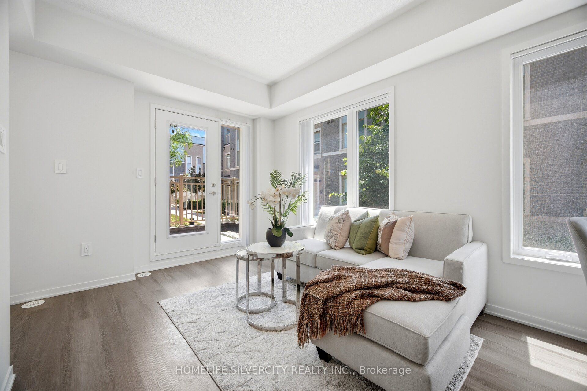 Unit 13 - 11 Honeycrisp Crescent, Vaughan 5