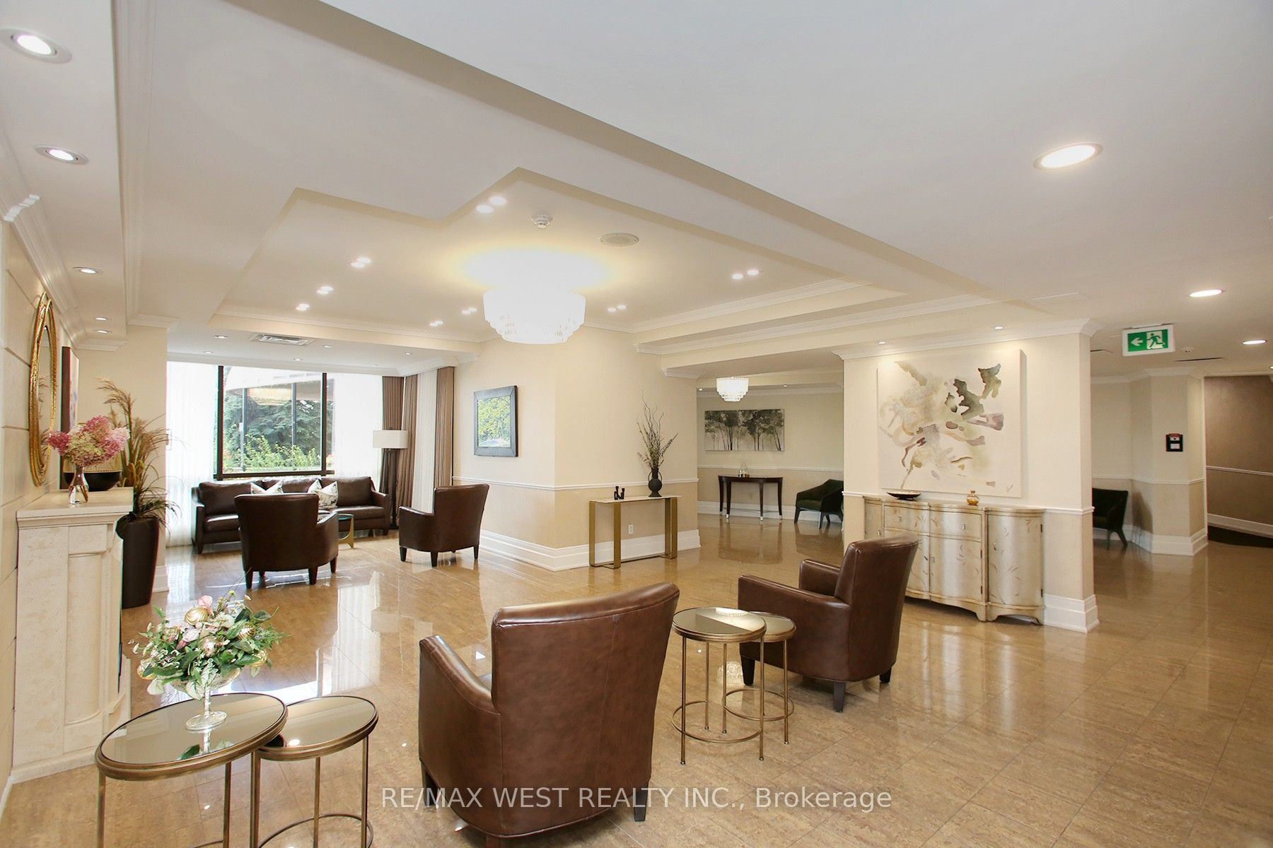 Unit 305 - 40 Harding Boulevard W, Richmond Hill 3