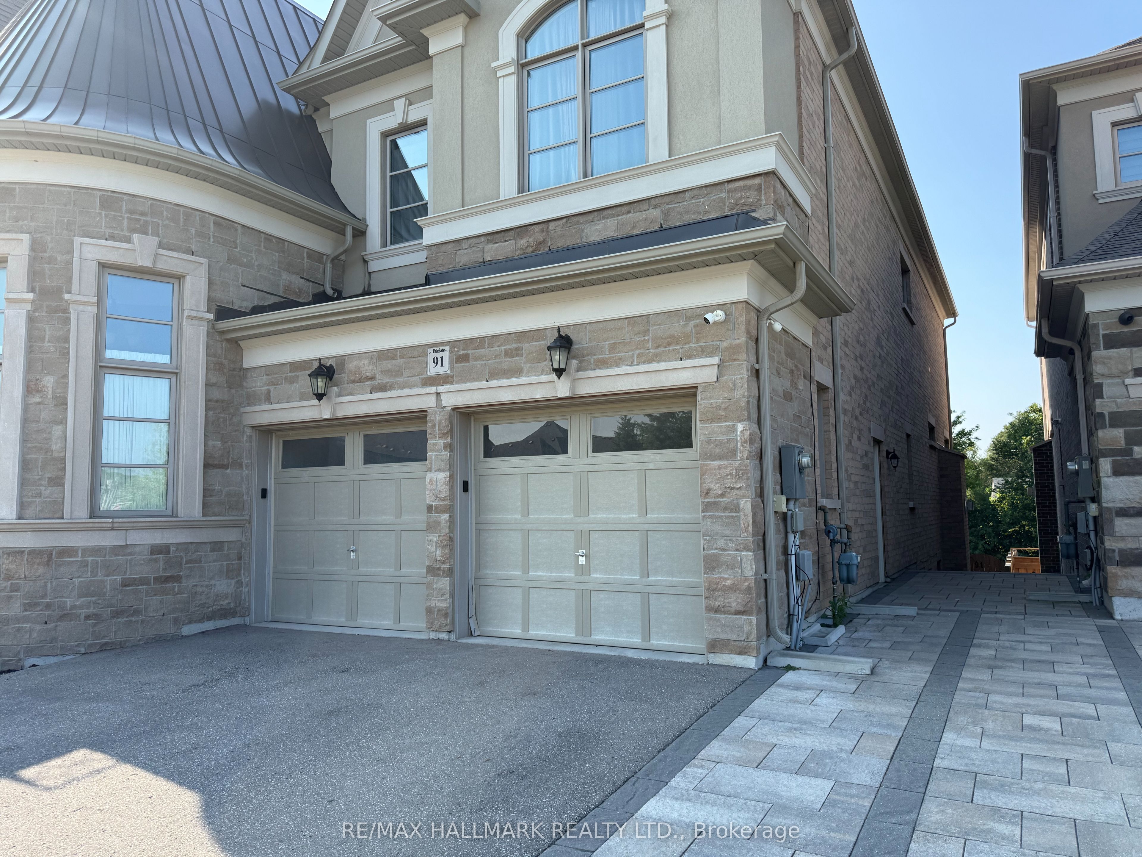 Unit Lower Level - 91 Glensteeple Trail, Aurora 2