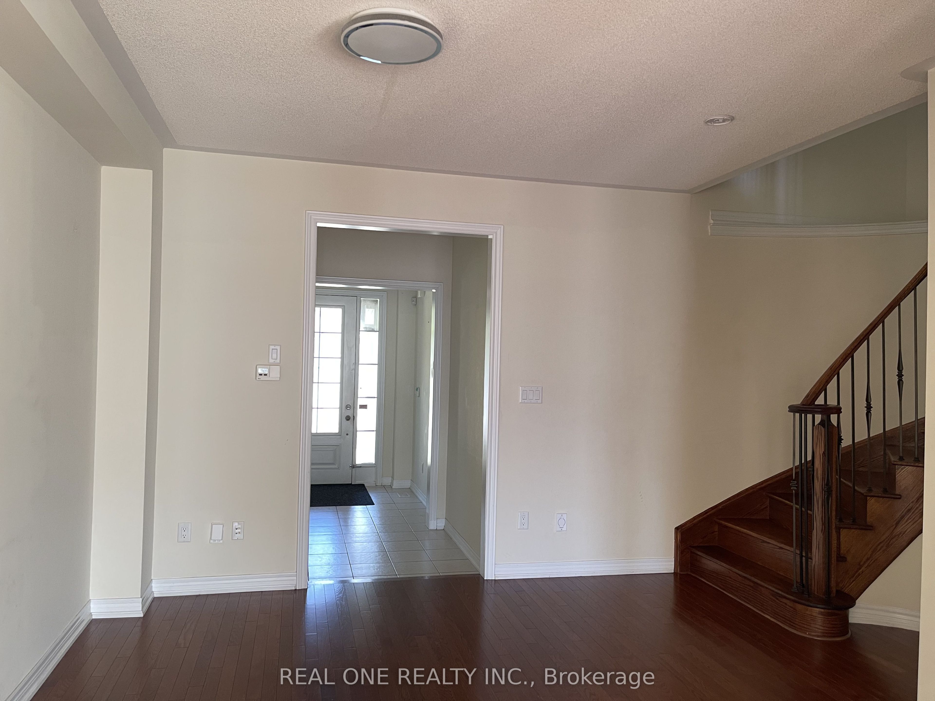 25 Paper Mills Crescent, Richmond Hill 3