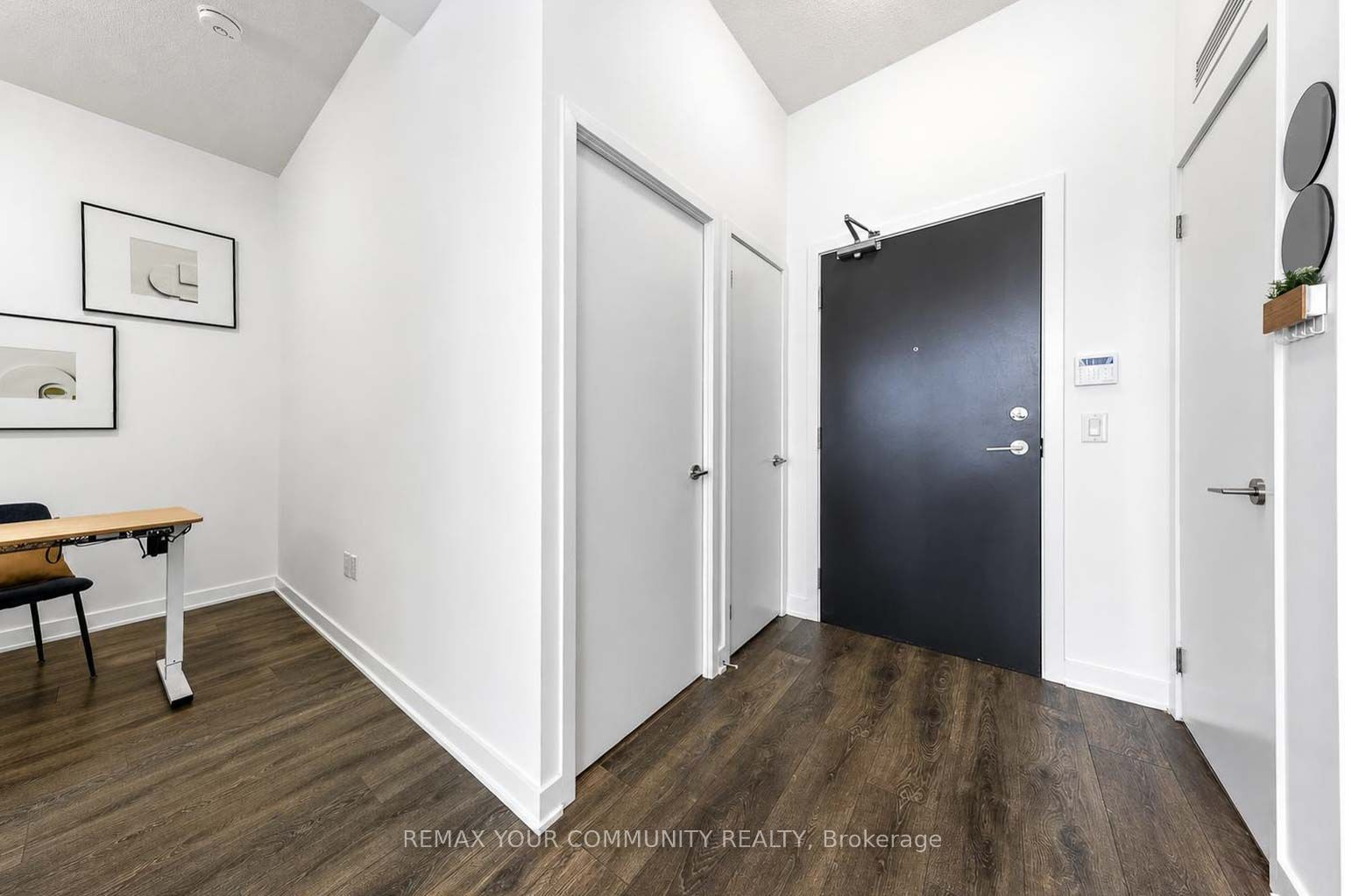Unit 917 - 60 Honeycrisp Crescent, Vaughan 3