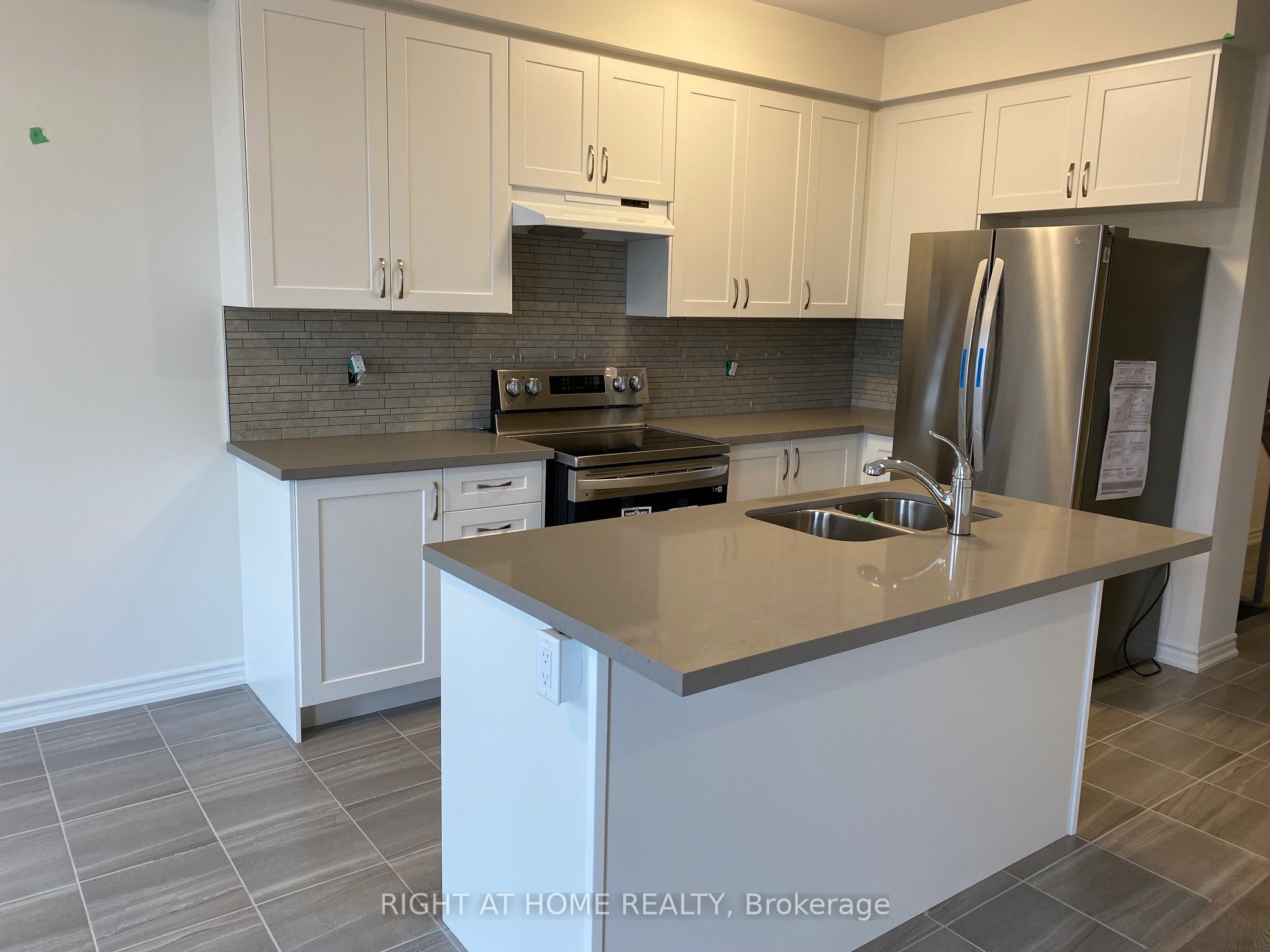 2250 Grainger Loop, Innisfil 2