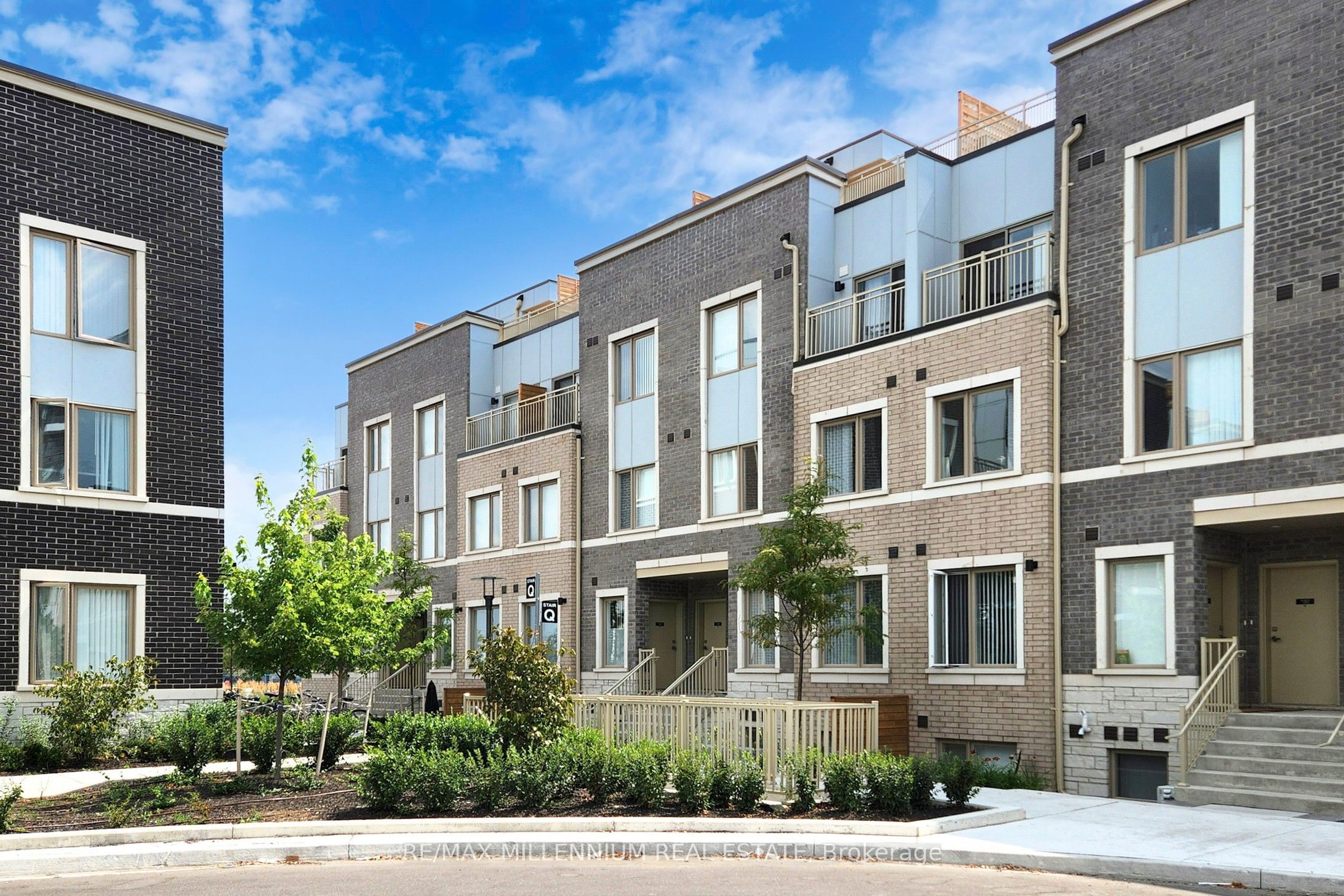 Unit 350 - 100 Honeycrisp Crescent, Vaughan 2