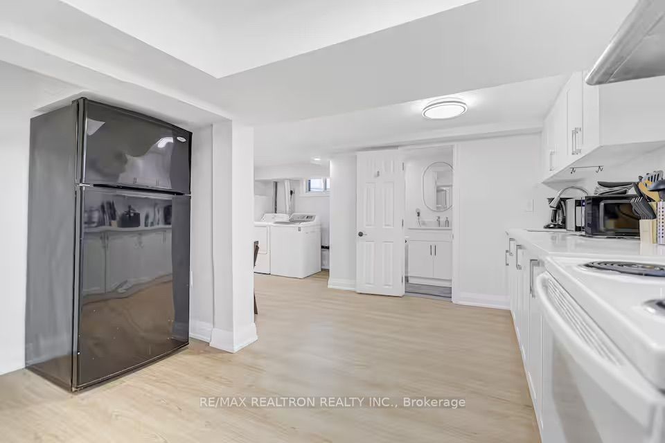 Unit bsmt - 377 Taylor Mills Drive N, Richmond Hill 2